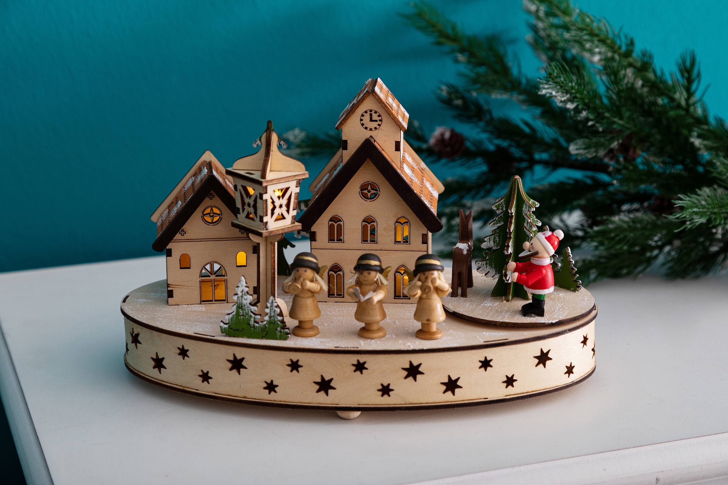 Myflair Möbel & Accessoires Weihnachtsdorf »Winterlandschaft, Weihnachtsdeko«, Spieluhr mit Musik, aus Holz, Höhe ca. 15 cm