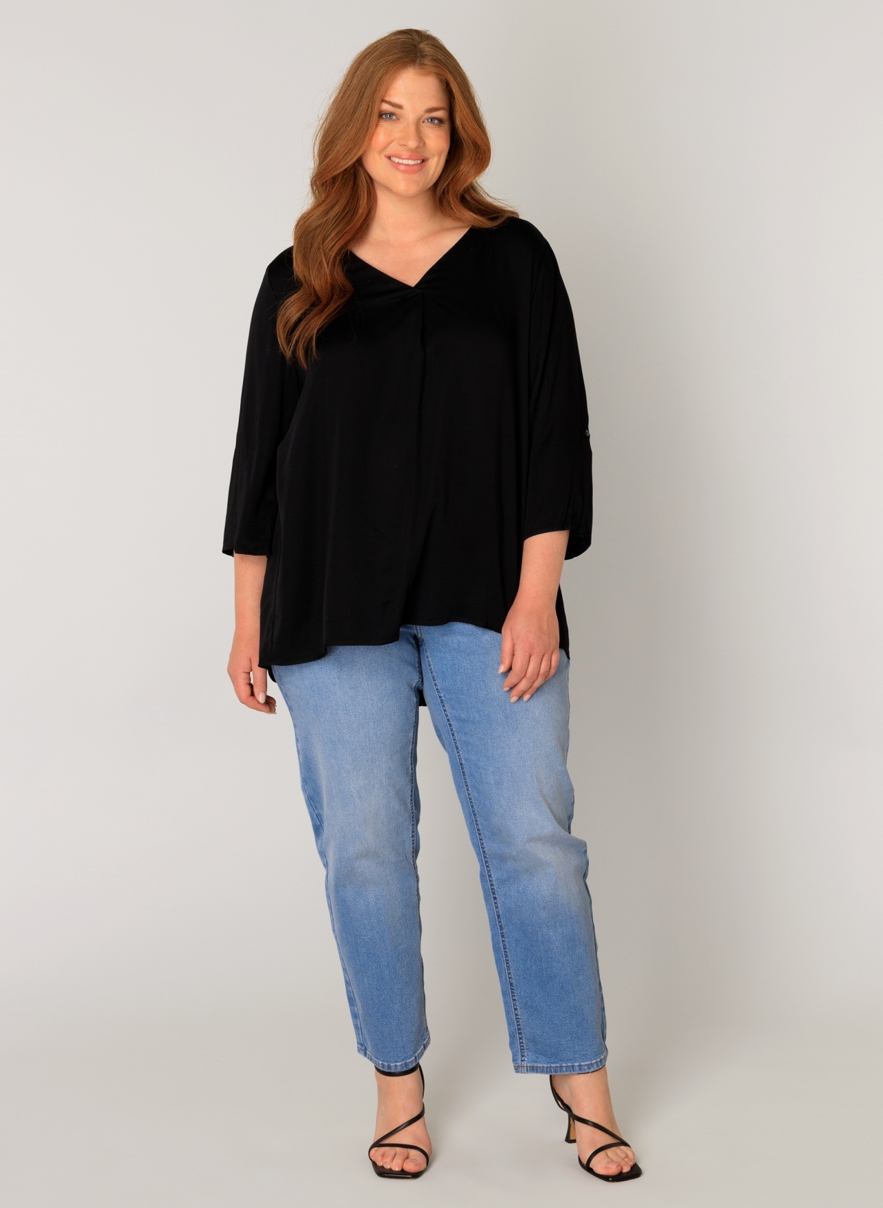Base Level Curvy Shirtbluse "Yanina", mit V-Ausschnitt günstig online kaufen