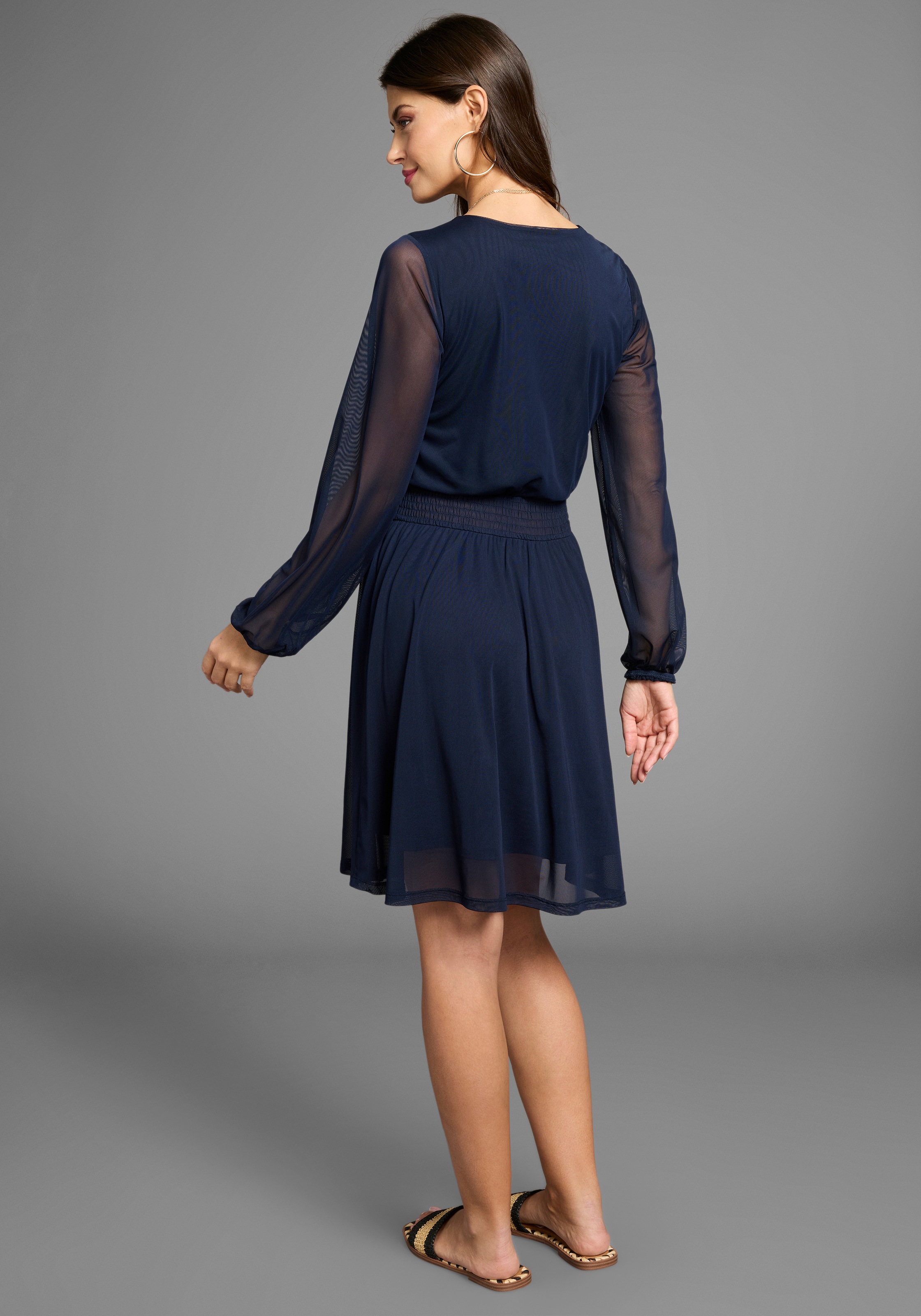 Thumbnail - Laura Scott Meshkleid mit Smok-Einsatz