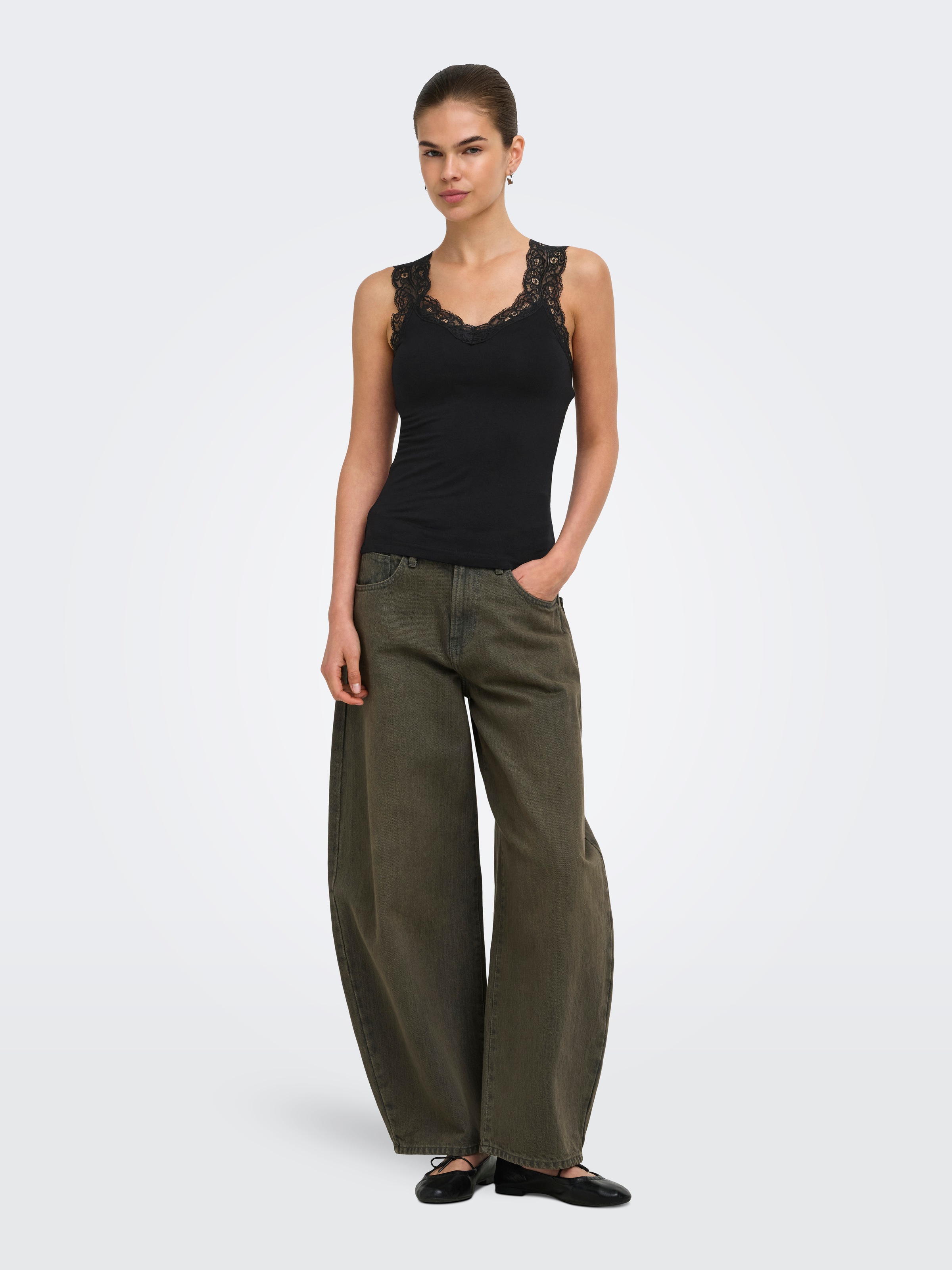 ONLY Spitzentop »ONLLUNI TANK TOP WITH LACE DETAIL CS JRS« Viskosemischung, regular fit