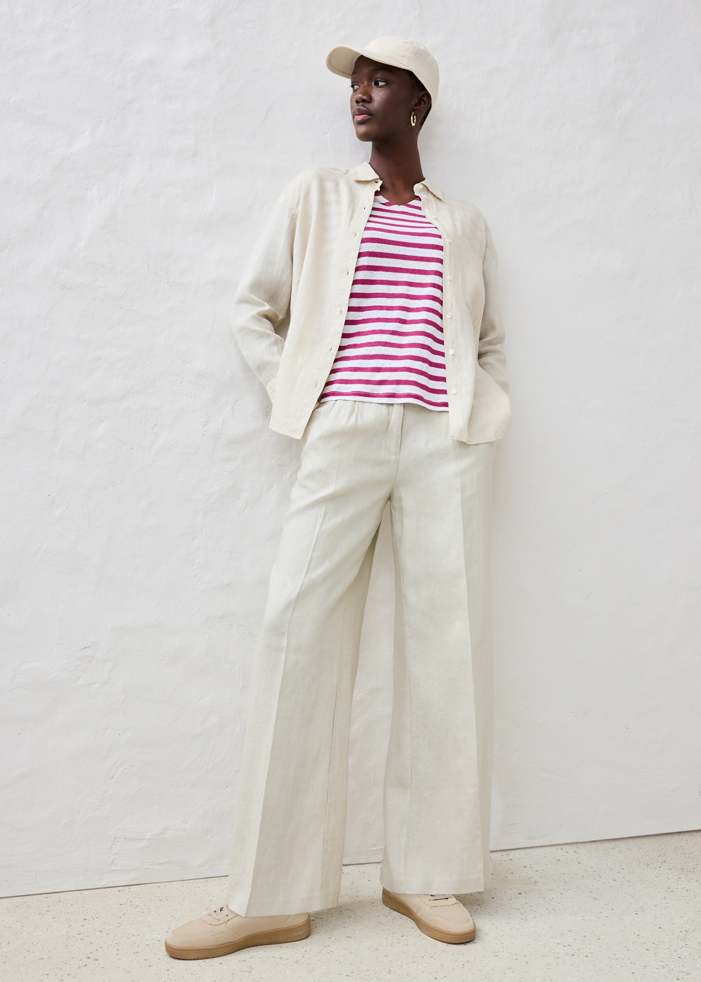 bonprix T-Shirt mit Streifen Muster, V-Ausschnitt und Zierknöpfen