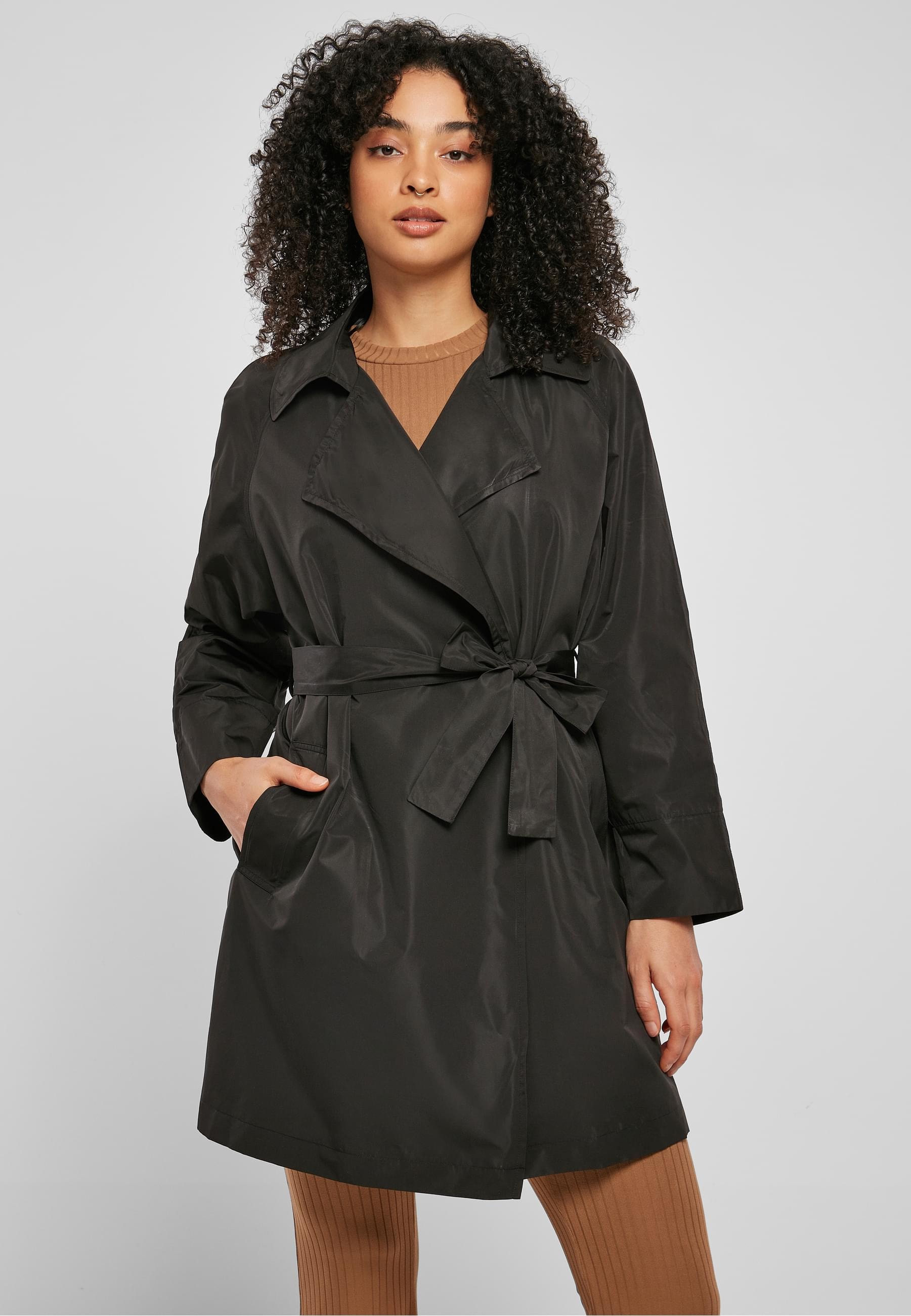 URBAN CLASSICS Allwetterjacke »Urban Classics Damen Ladies Crinkle Nylon Minimal Trench Coat«, (1 St.), ohne Kapuze