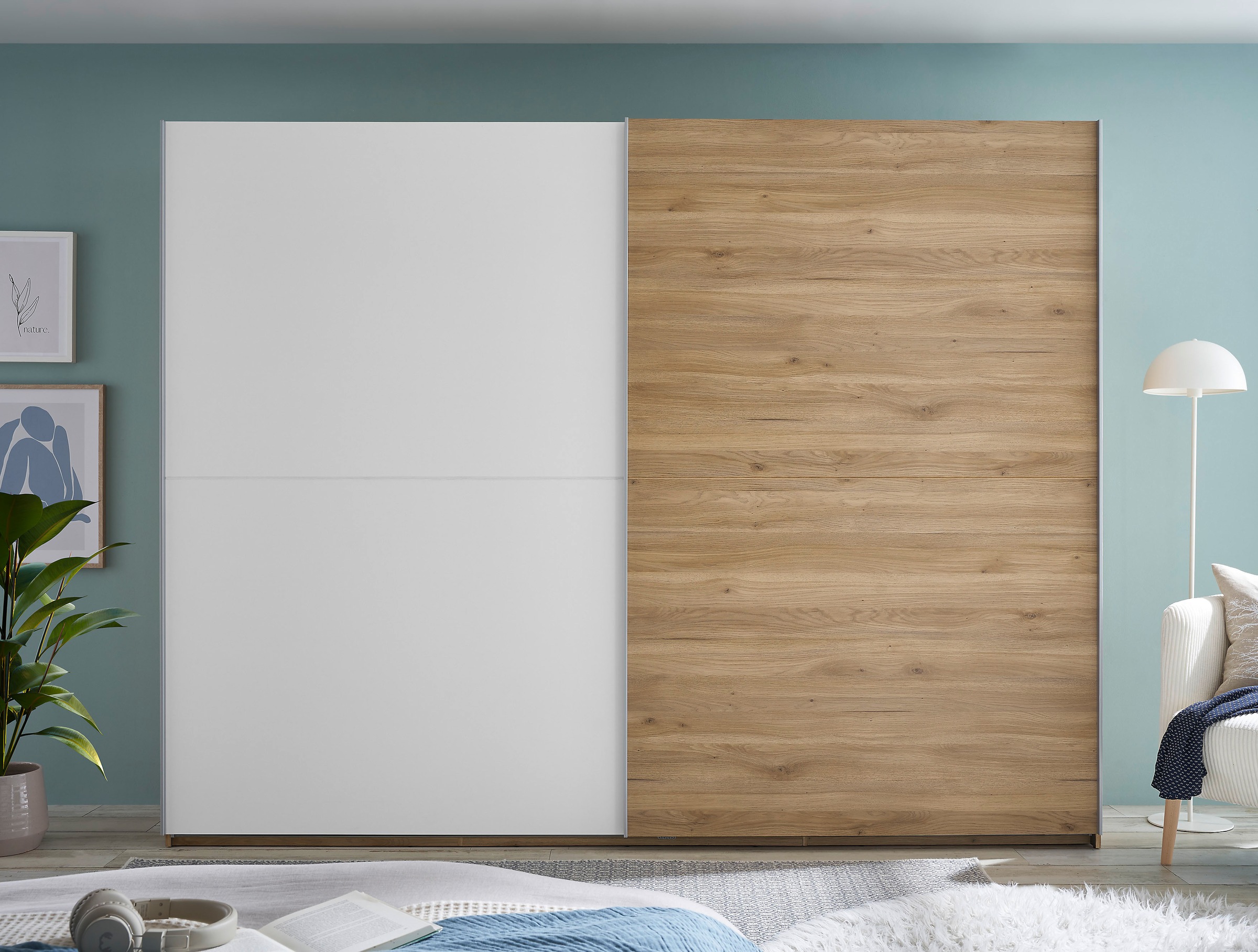 Schlafkontor Schwebetürenschrank "Mesio, 2-türiger Kleiderschrank, Schiebetürenschrank mit viel Stauraum" inklusive Hoteleinteilungen außen und Einlegeböden oben