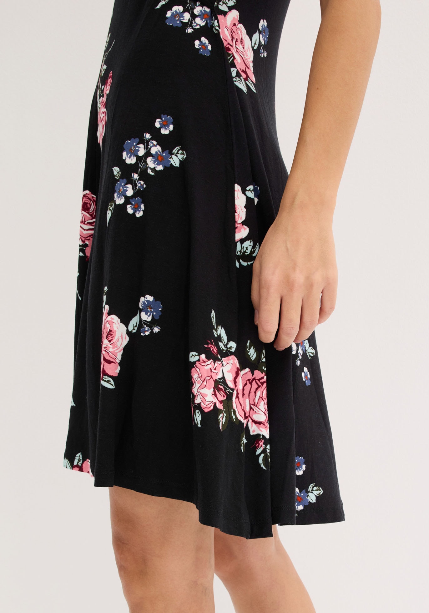bonprix Jerseykleid für warme Tage, aus Viskose und Elasthan, ausgestellte Passform