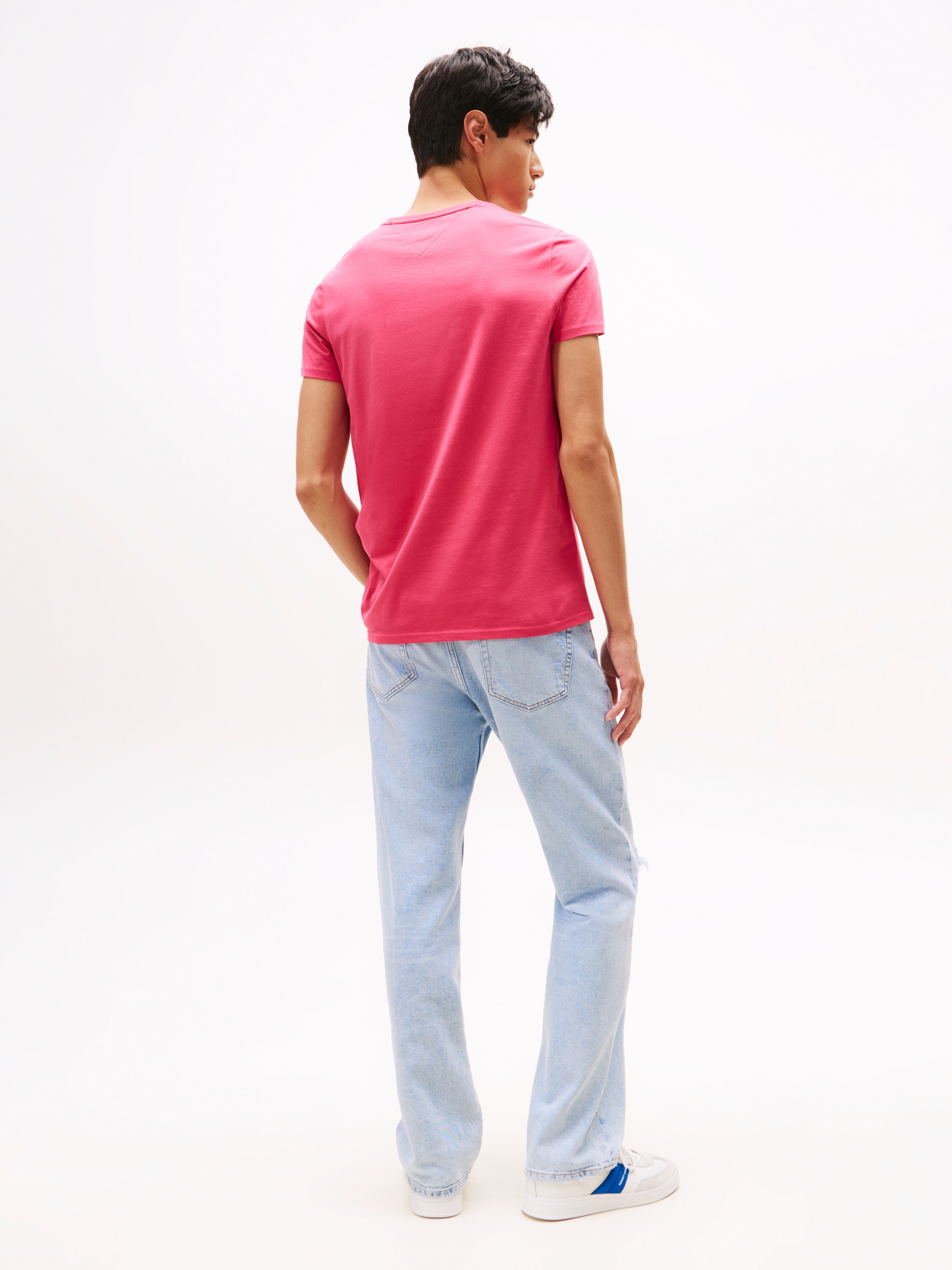 Tommy Jeans T-Shirt »TJM ESSENTIAL SOLID TEE«, mit Rundhalsausschnitt und dezenter Logo-Flag