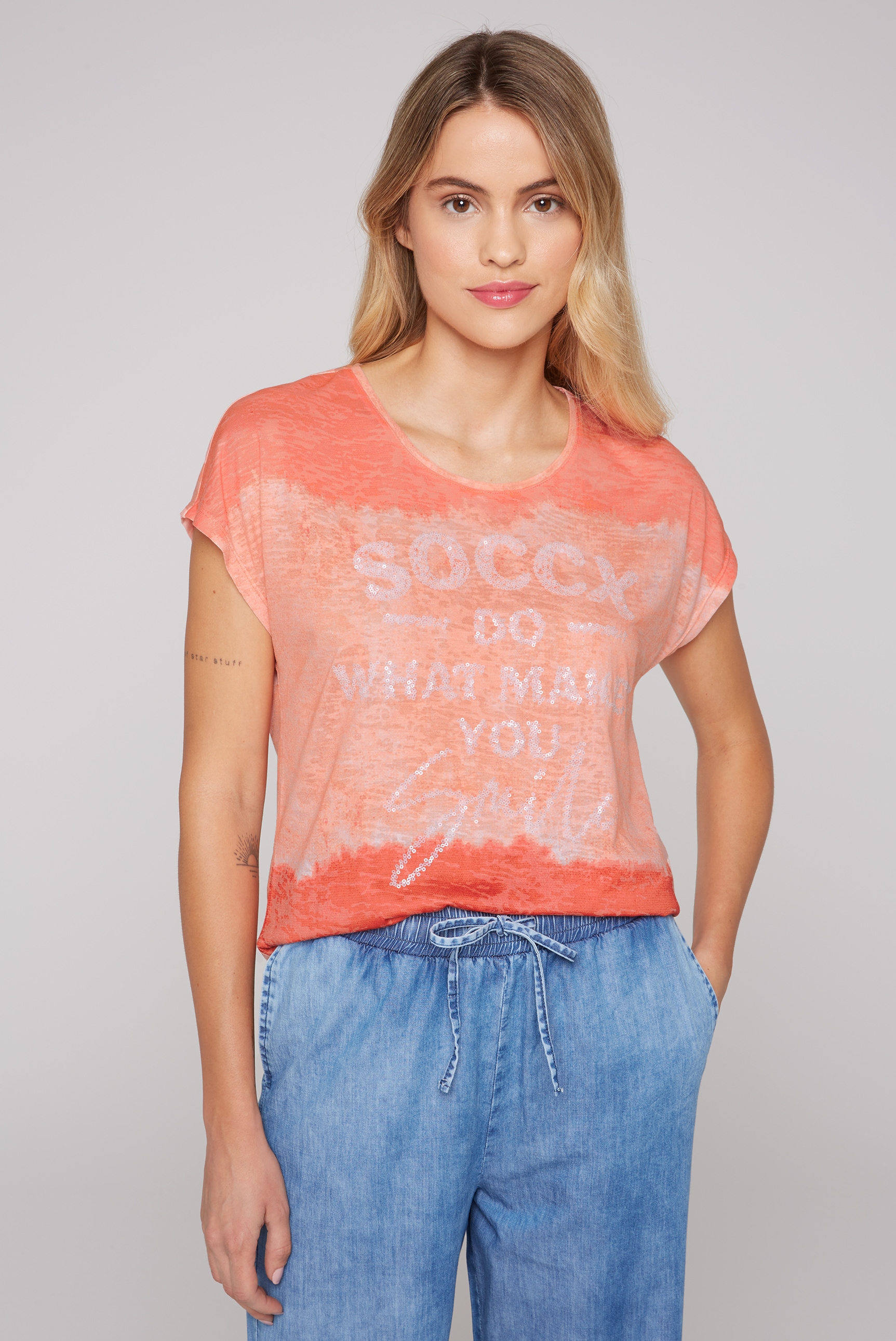 SOCCX Rundhalsshirt, mit überschnittenen Schultern