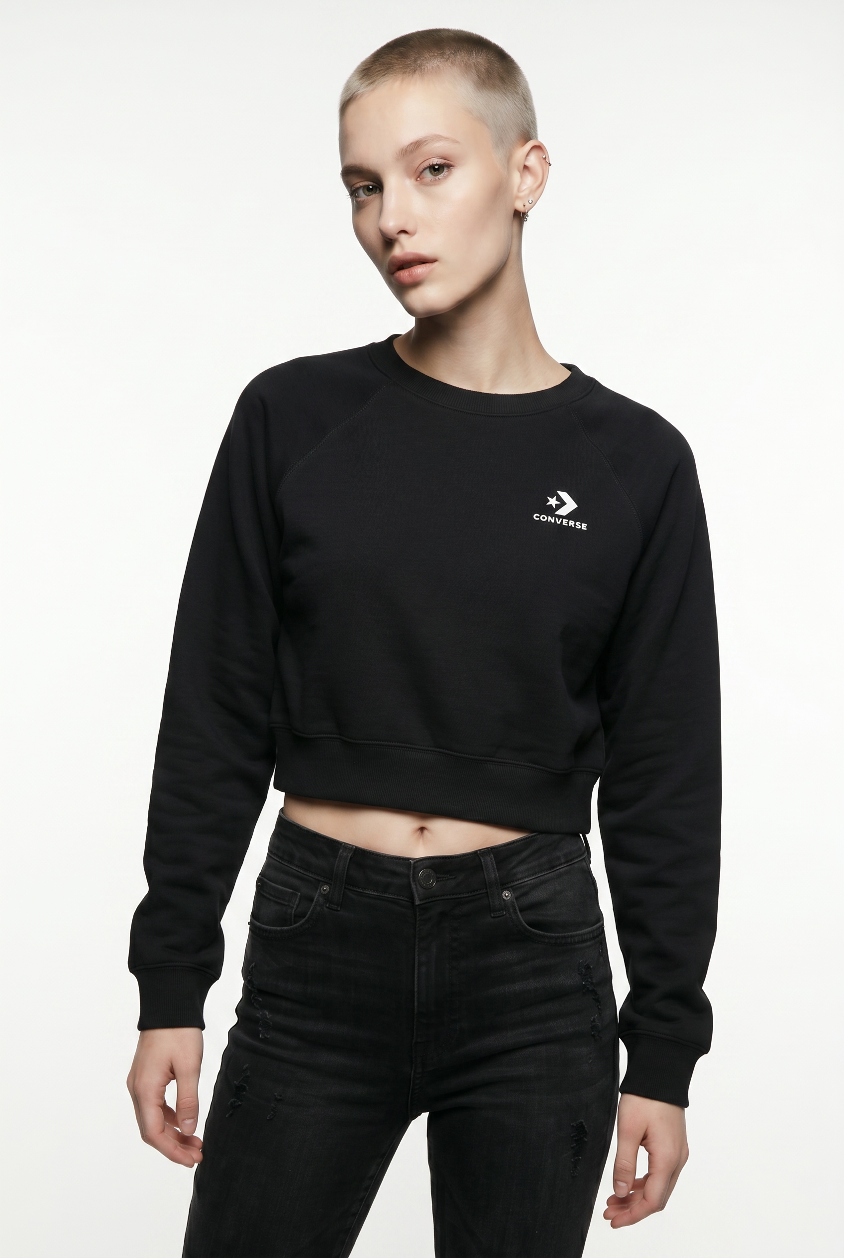 Converse Sweatshirt "STAR CHEVRON CROPPED CREW", mit Rundhalsausschnitt, aus Baumwolle und Polyester, Cropped-Schnitt