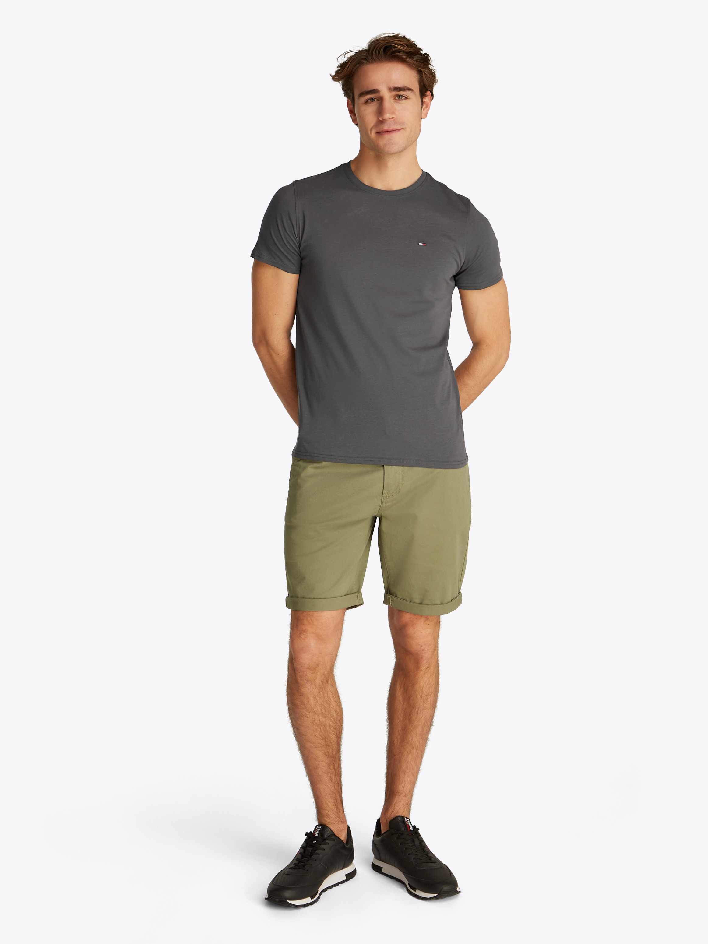 Tommy Jeans T-Shirt »TJM ESSENTIAL SOLID TEE«, mit Rundhalsausschnitt und dezenter Logo-Flag