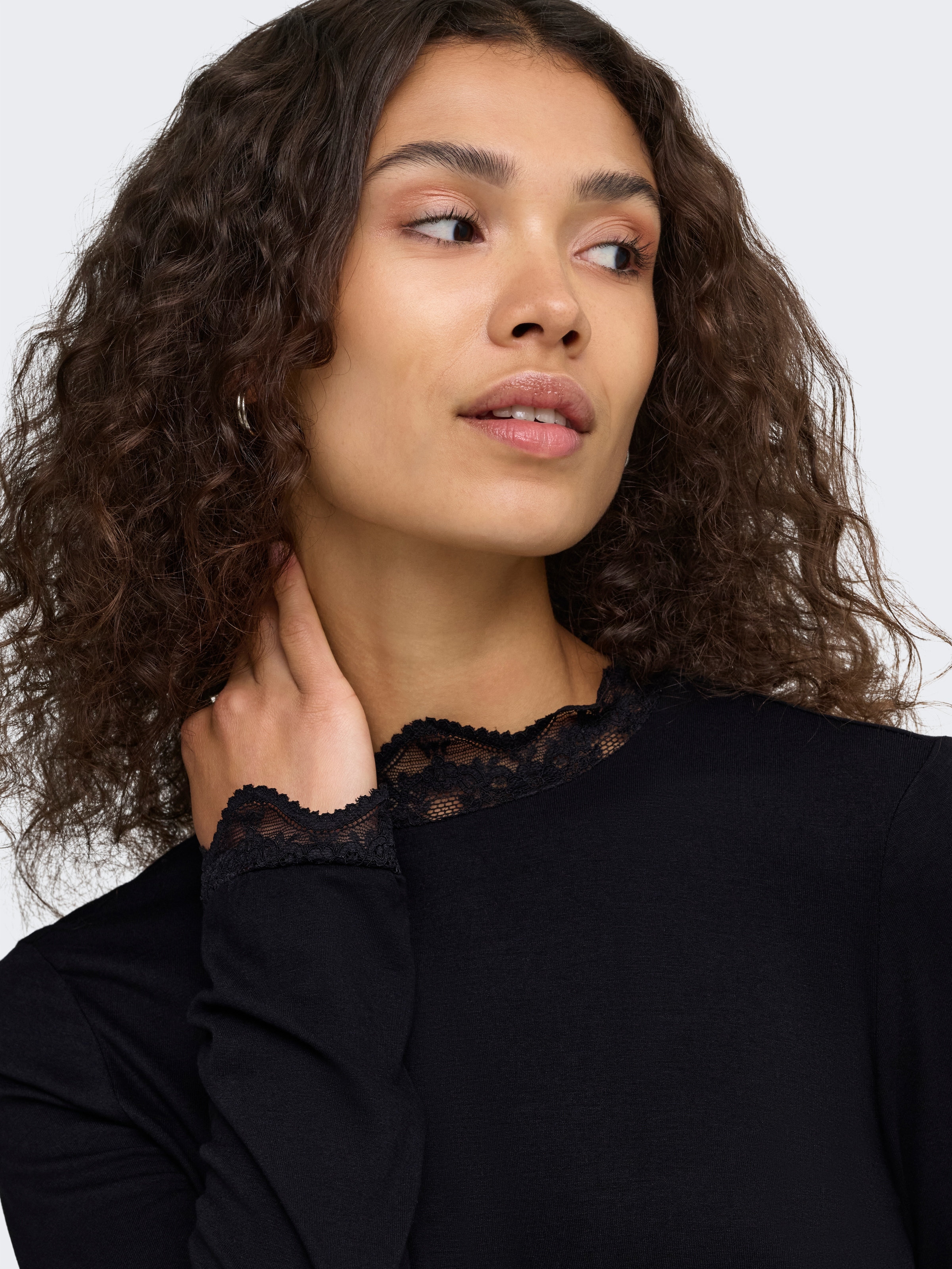 ONLY Langarmshirt »ONLLIV L/S TOP WITH LACE DETAILS CS JRS« Viskosemischung, regular fit