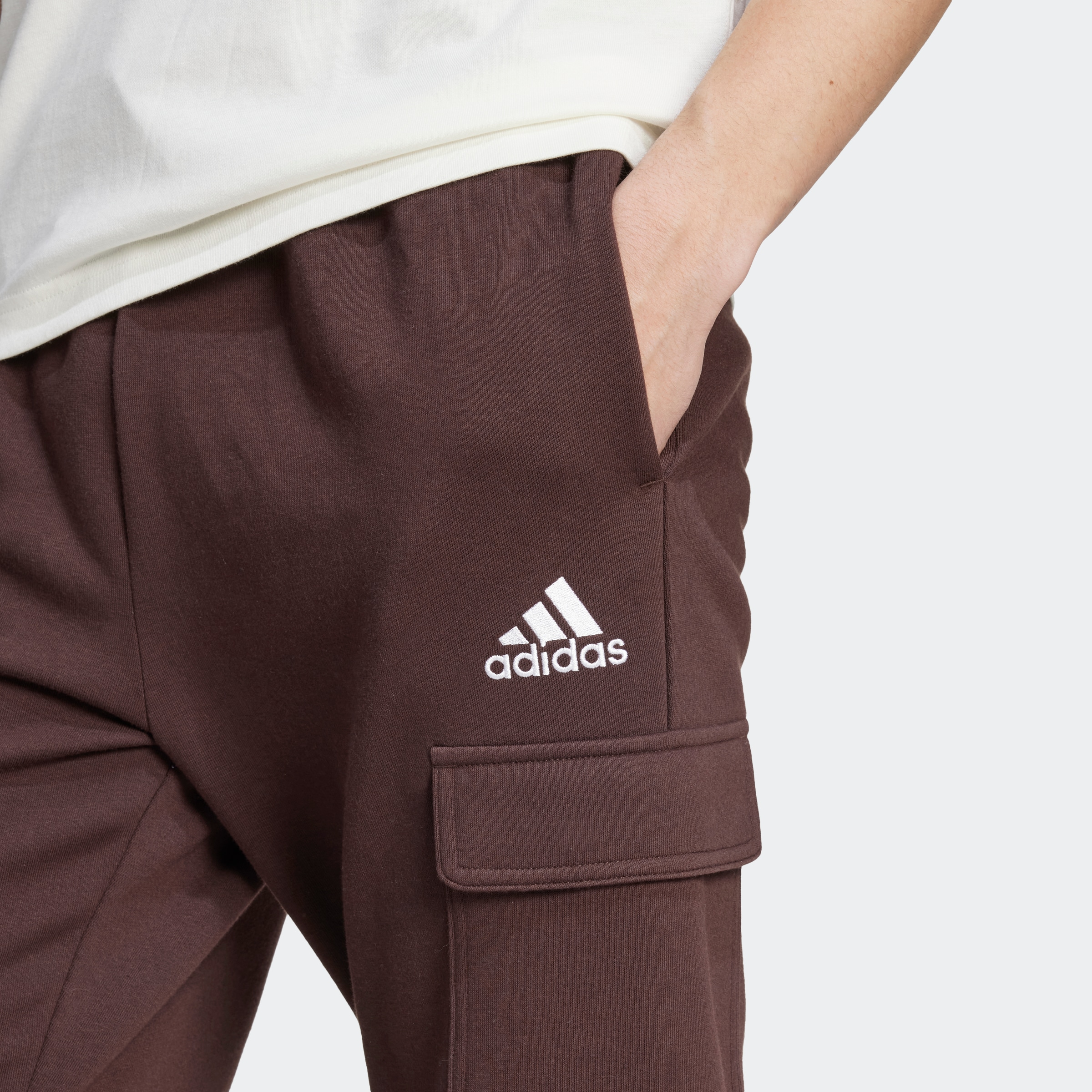 adidas Sportswear Sporthose »ESSENTIALS FLEECE REGULAR TAPERED CARGOHOSE«, (1 tlg.), Jogginghose Cargo aus weichem Fleece-Material