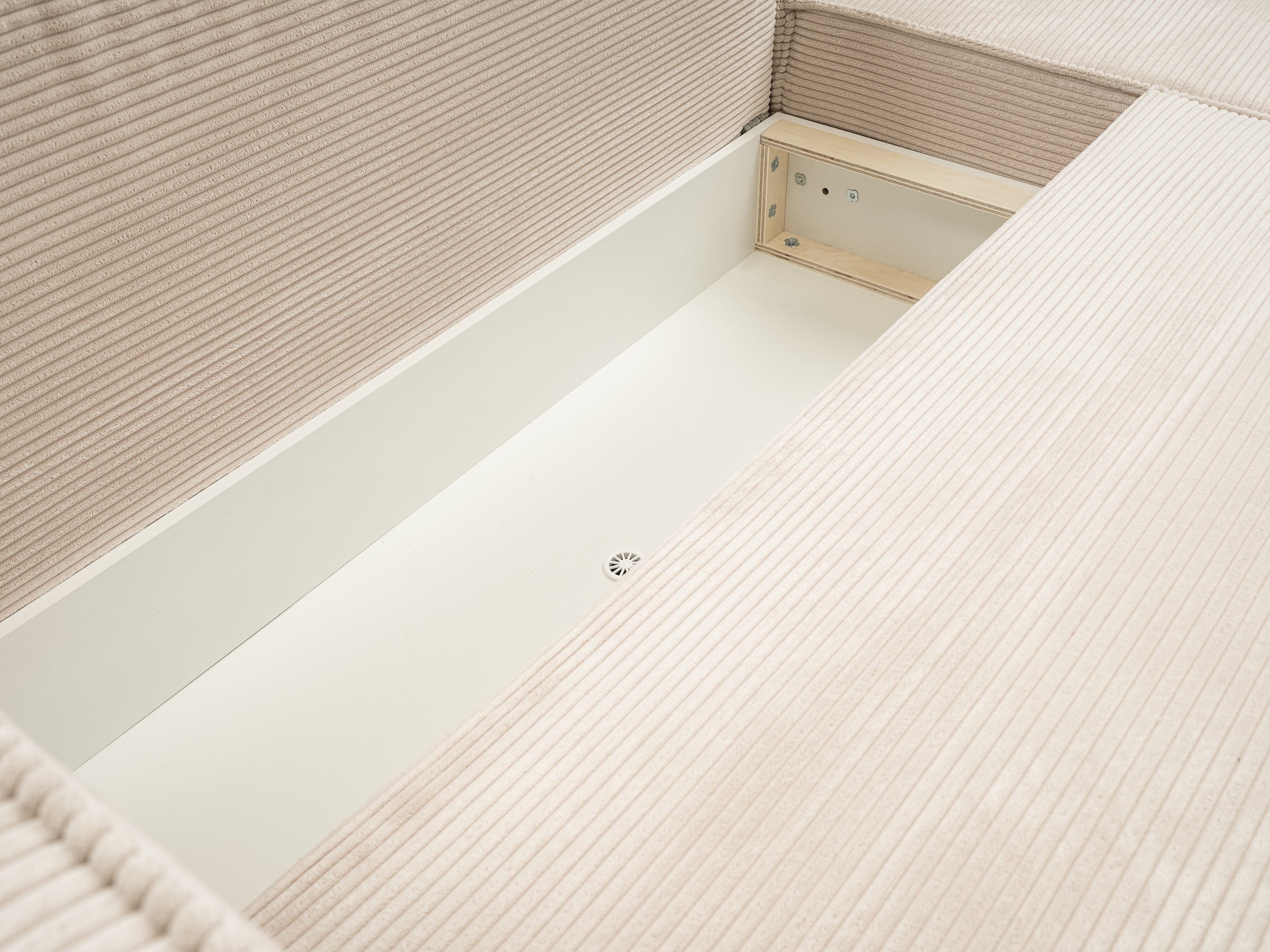 WERK2 Ecksofa »Atlanta-New, modernes Design, Stellmaße 295x182 cm, L-Form, Kedernaht« hoher Komfort, Schlaffunktion & Bettkasten, Cord, Natur