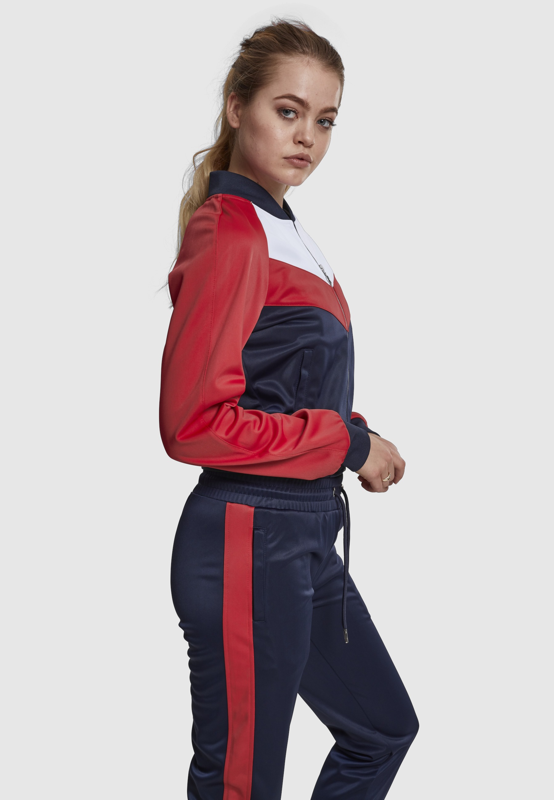 URBAN CLASSICS Allwetterjacke »Urban Classics Damen Ladies Short Raglan Track Jacket« 1 Stk. tlg. ohne Kapuze