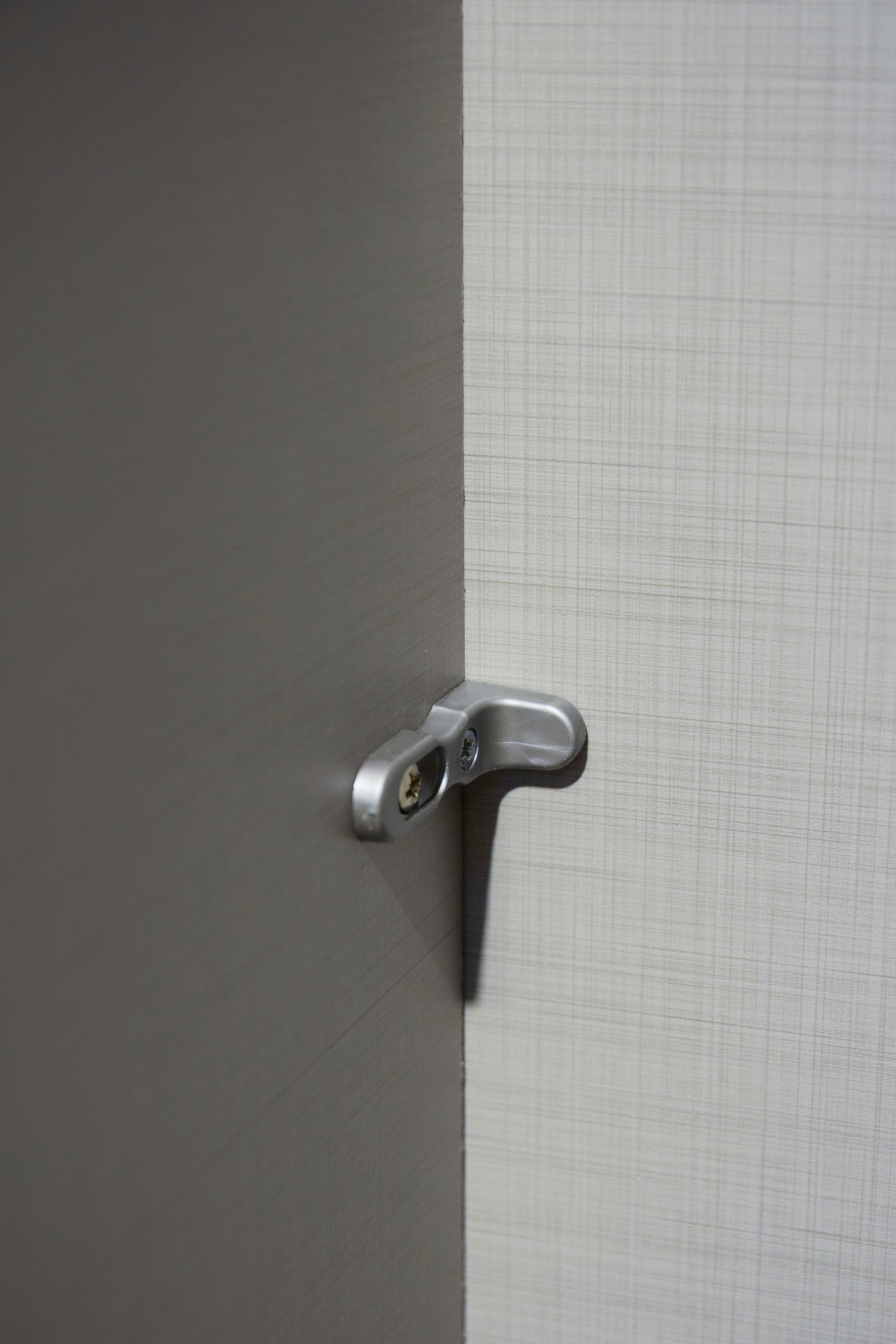 Wimex Kleiderschrank »Mugano, in 5 Breiten und 2 Höhen, Made in Germany«, (in Basic oder Premium Ausstattung mit 2 weiteren Einlegeböden), mit langen Griffstangen aus Metall, wahlweise mit oder ohne Spiegel