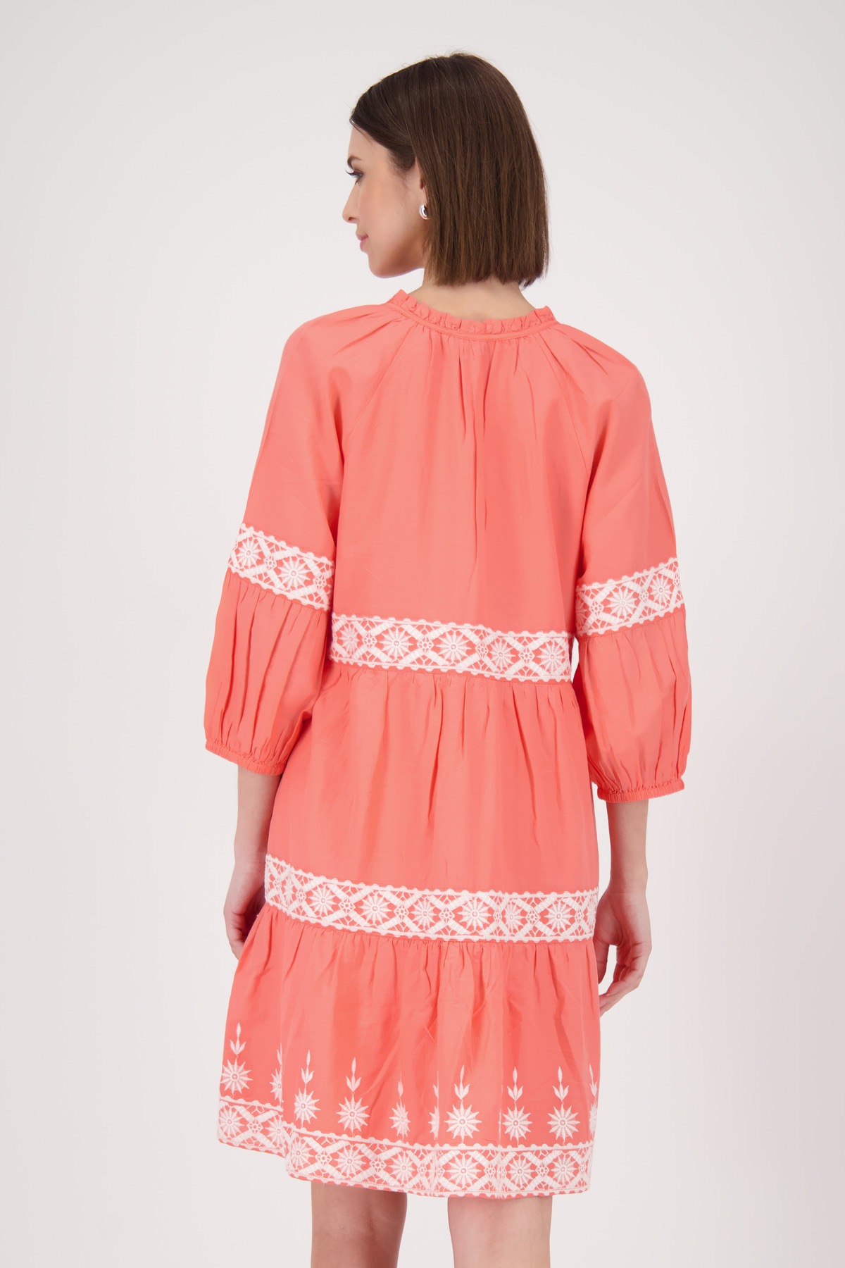 Monari Midikleid »Kleid Stickerei«, Mit Rundhalsausschnitt