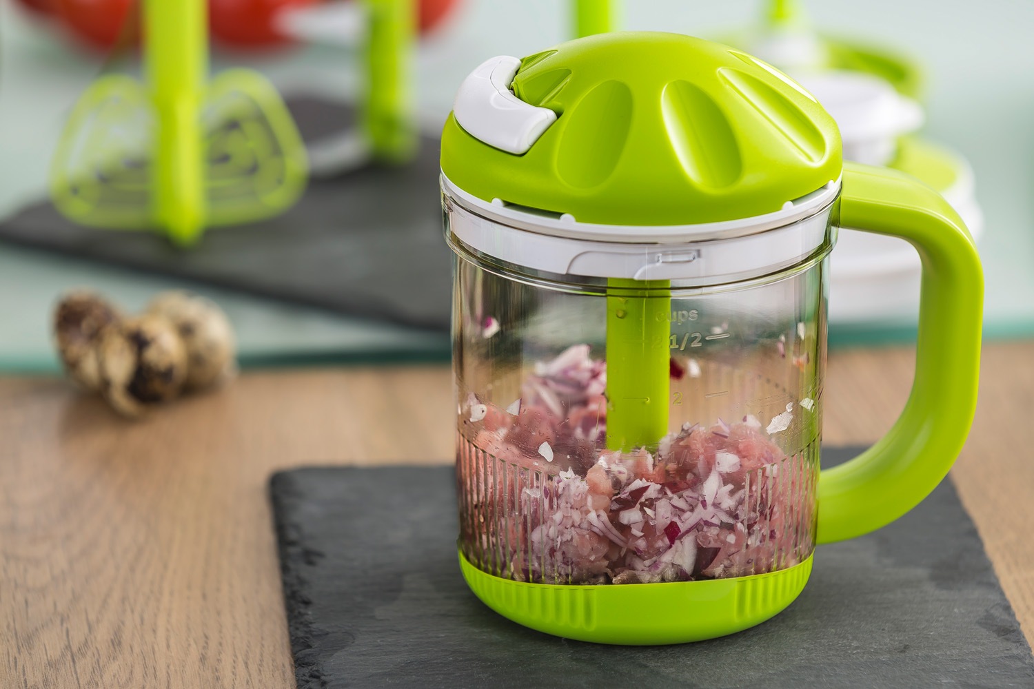 Genius Zerkleinerer »Twist N Joy inkl. Börner Kombi-Schäler, Set 4-tlg.«, hiermit wird zerkleinert und gemixt – ganz ohne Strom