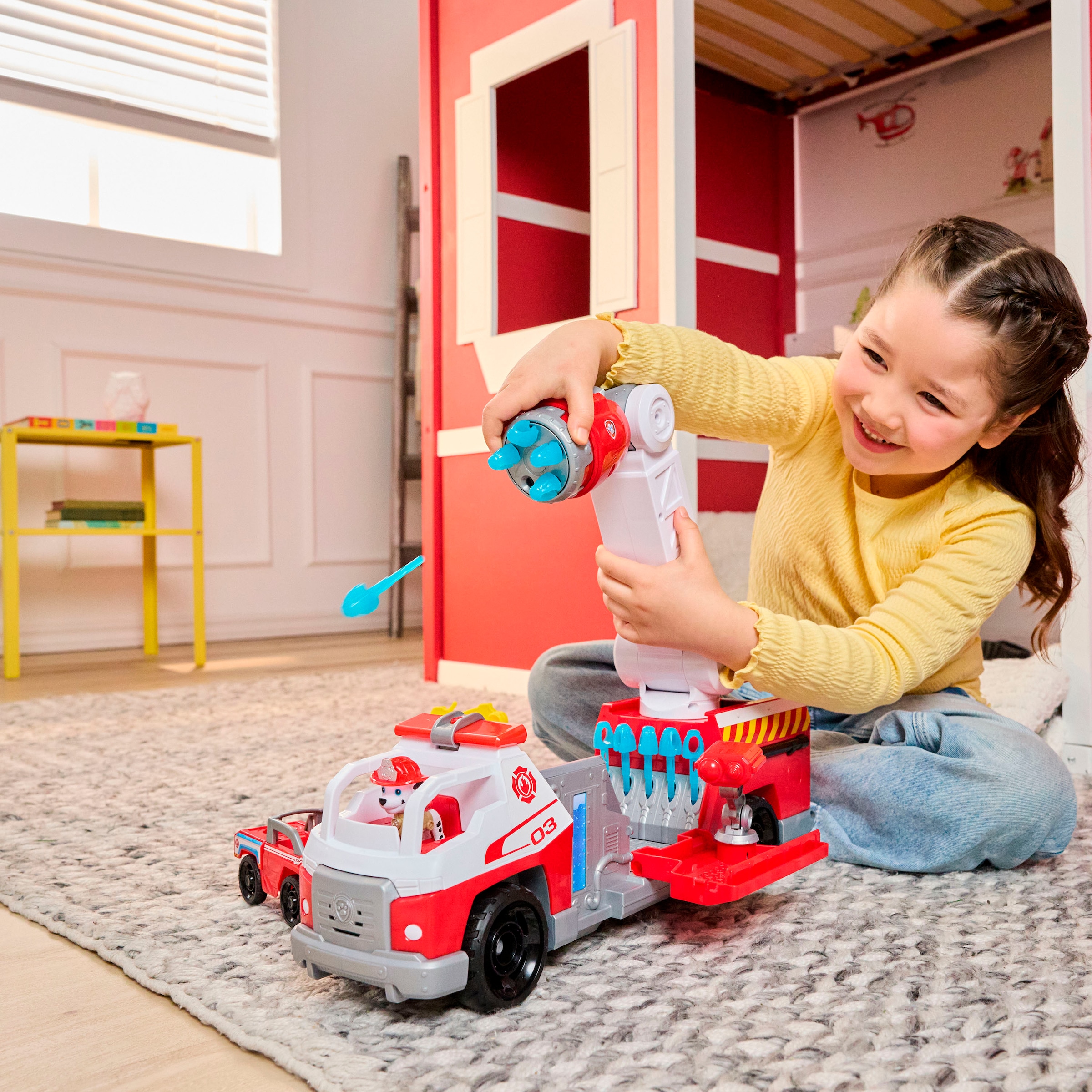 Spin Master Spielzeug-Feuerwehr »PAW Patrol Fire Rescue - Marshalls Deluxe Feuerwehr-Truck«, mit Licht und Sound