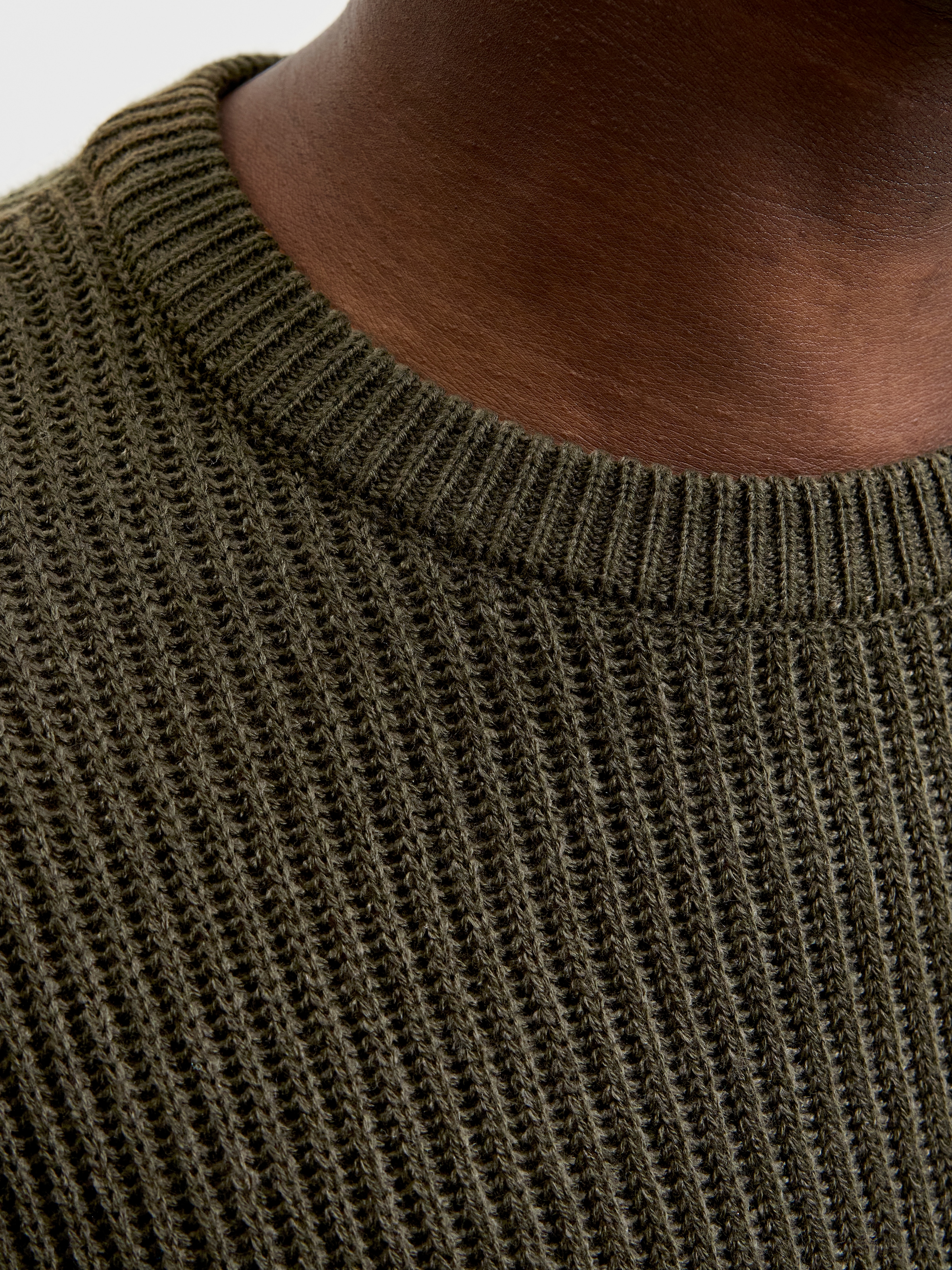 Jack & Jones PlusSize Rundhalspullover "JJPANNEL KNIT CREW NECK AW26 PLS" Materialmix, normal geschnitten