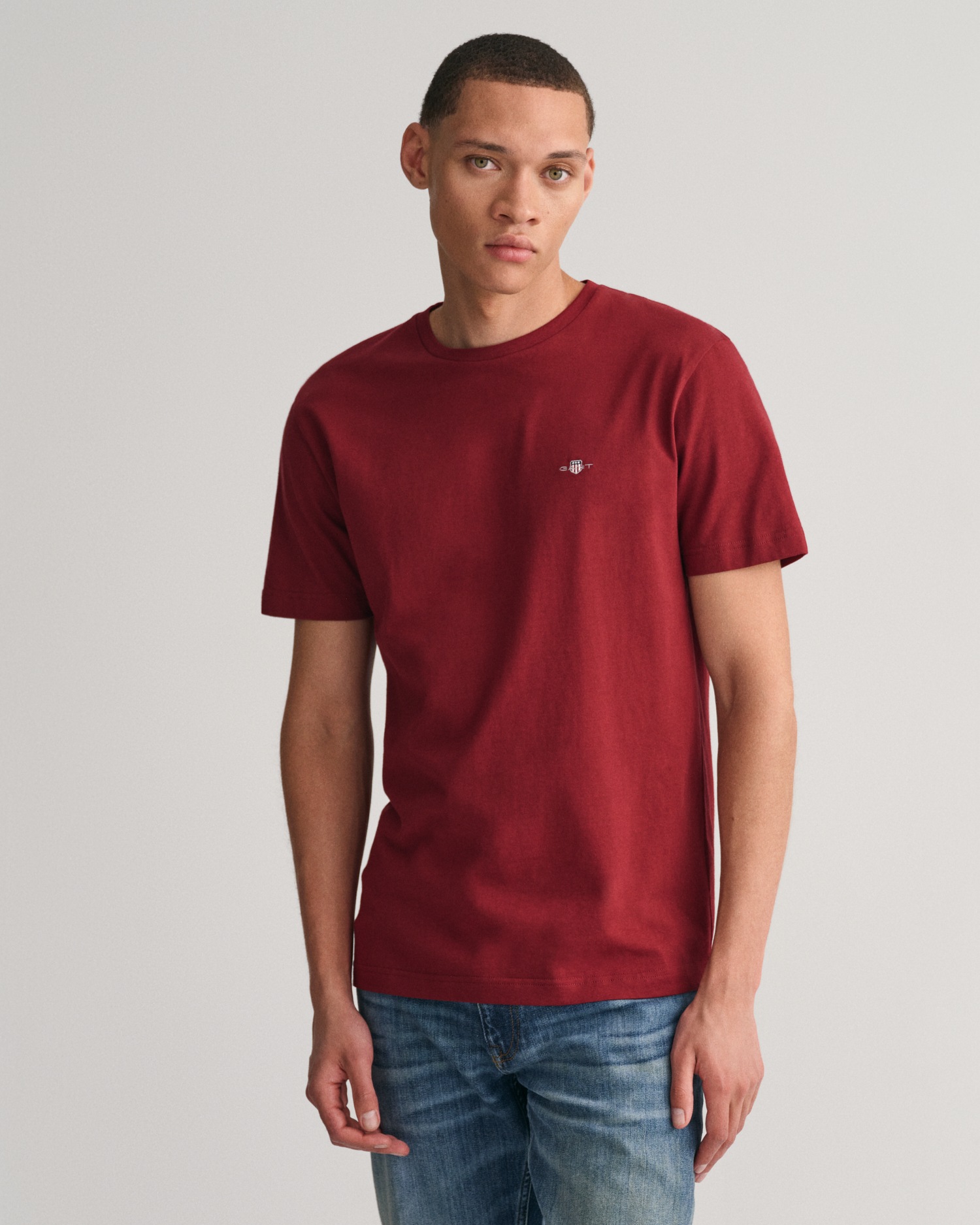 Gant "REG SHIELD SS T-SHIRT" mit Logostickerei auf der Brust günstig online kaufen