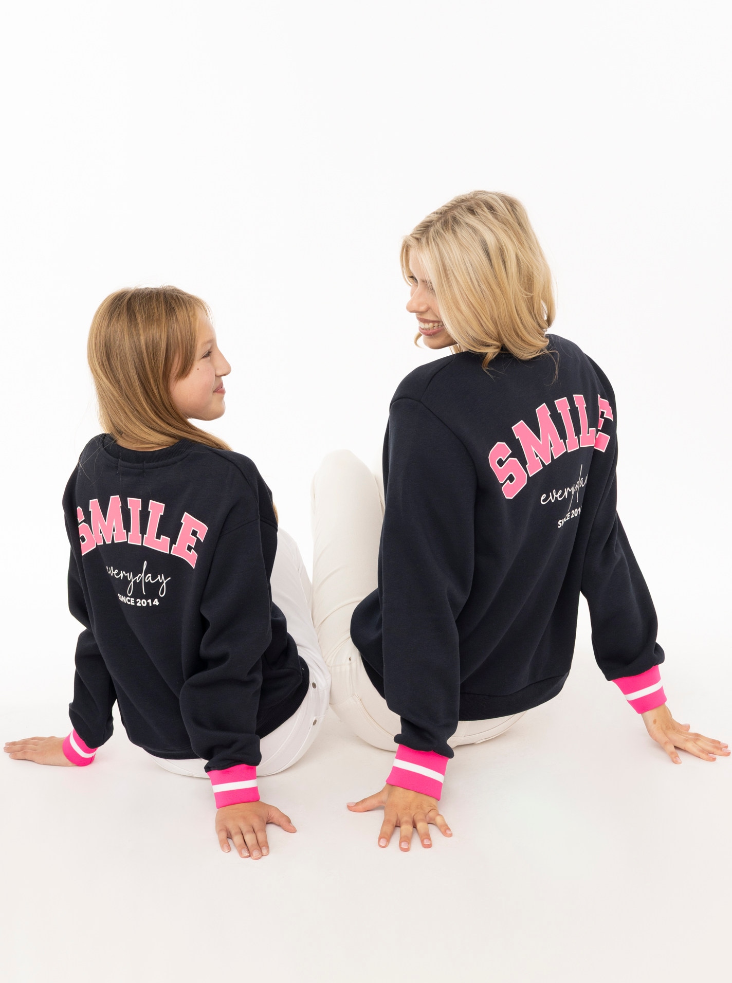 Zwillingsherz Sweatshirt »"SMILE"«, gestreifte elastische Bündchen, SMILE Print vorne und hinten, Rundhals

