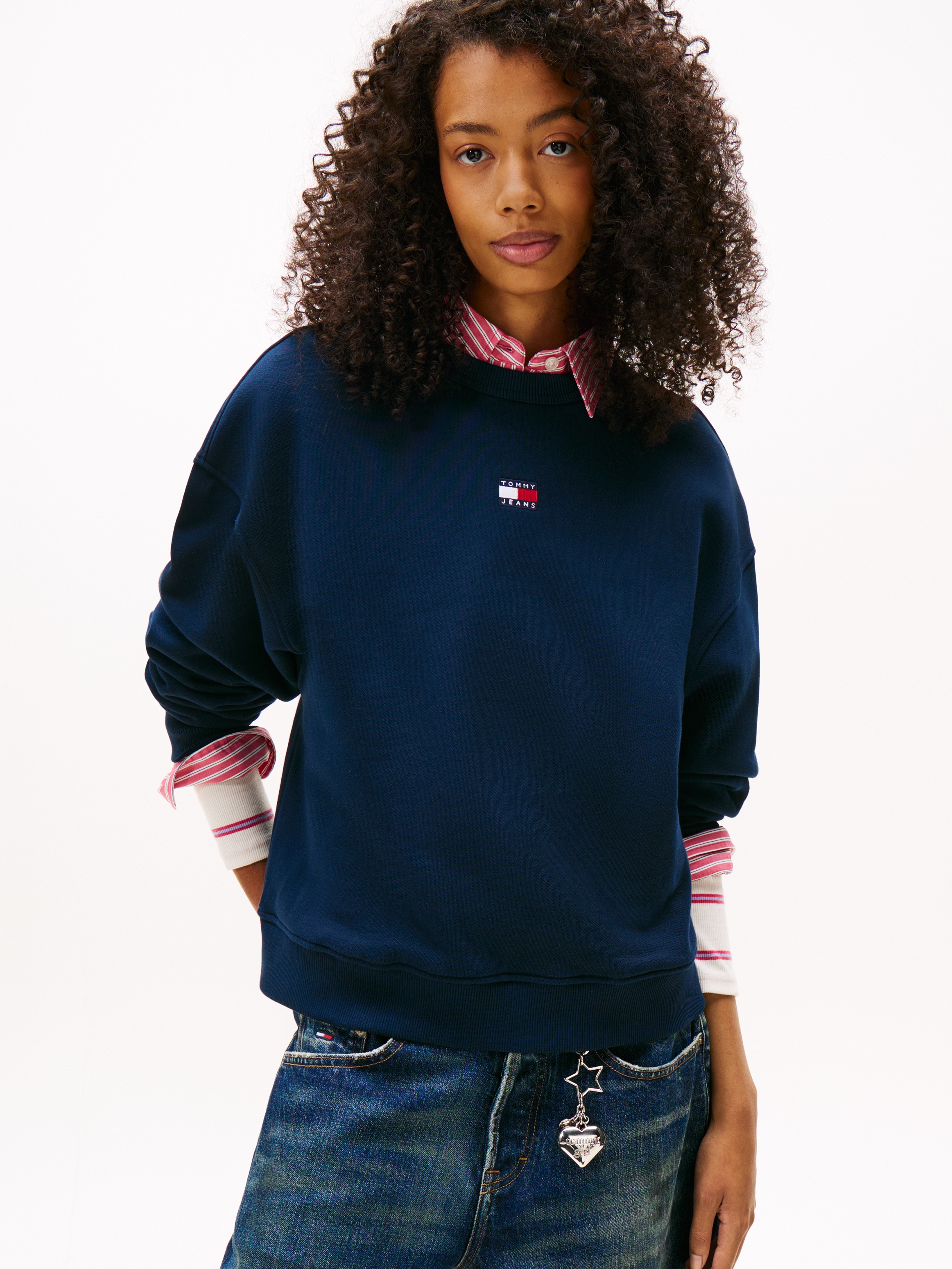 Tommy Jeans Sweatshirt »Sweatshirt TJW BXY BADGE«, mit Dropshoulder-Design und Frontlogo