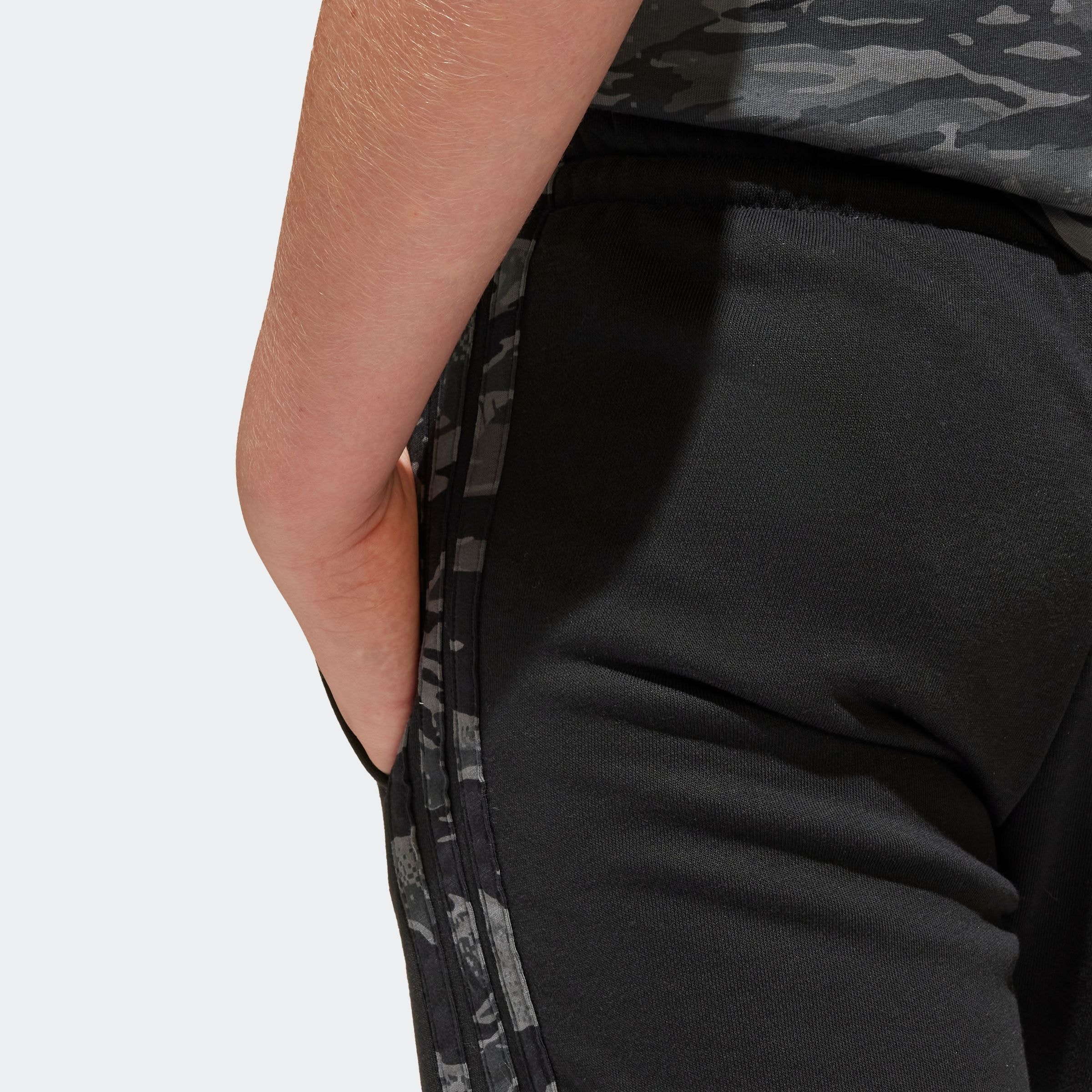 adidas Sportswear Shorts »J CAMO SHORT«, (1 tlg.)