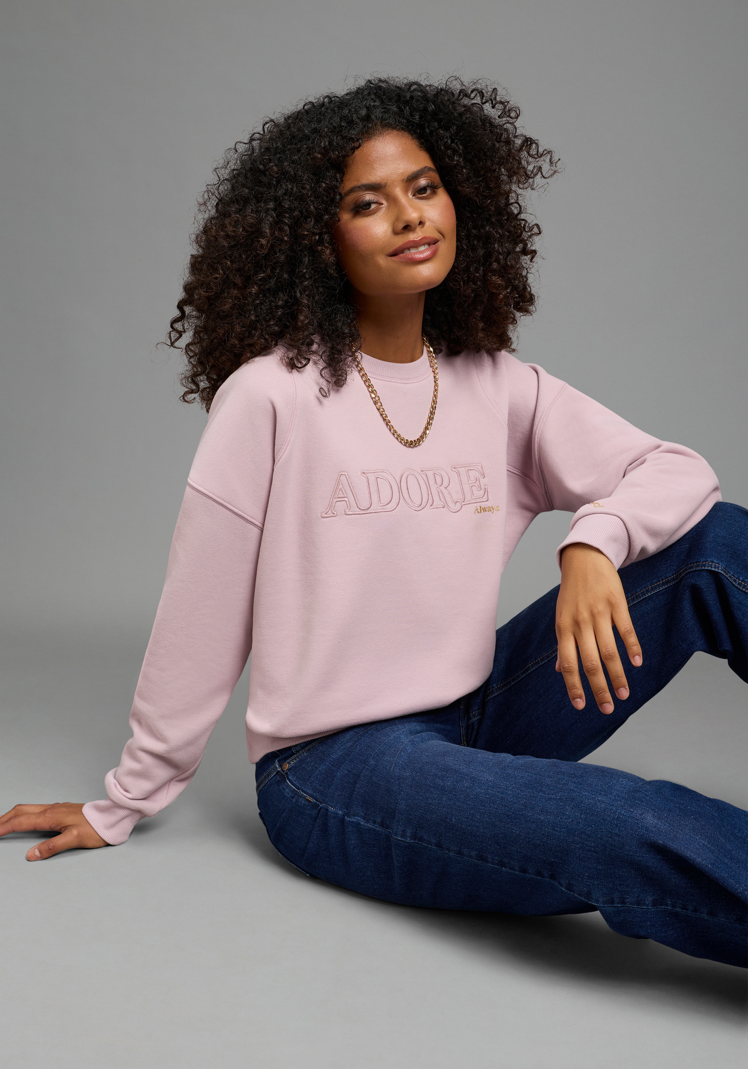 KangaROOS Sweatshirt, mit Applikation, weite Passform, hüftlange Schnittform
