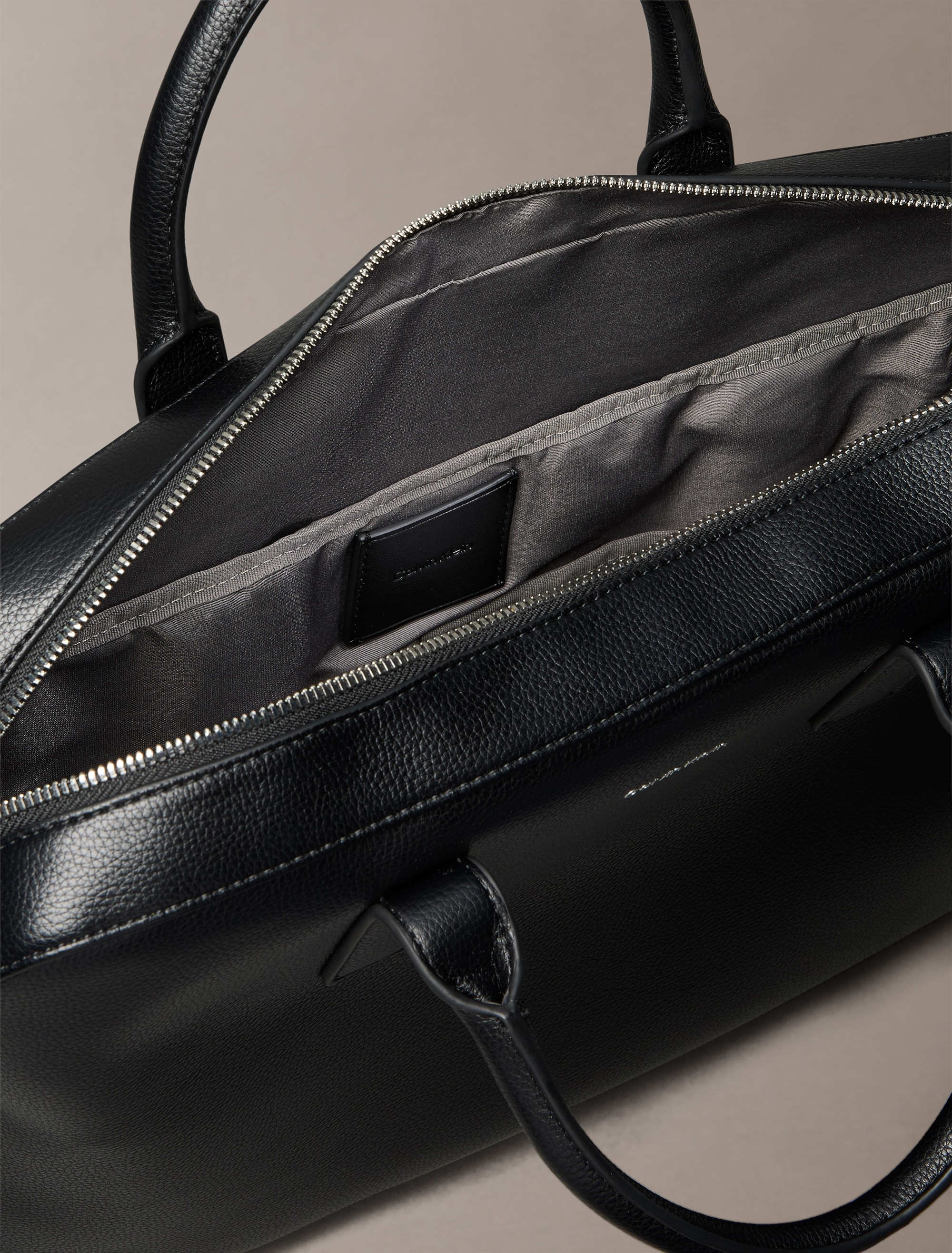 Calvin Klein Aktentasche »RAISED COMMUTER« Businesstasche, Laptoptasche, Umhängetasche mit Logoschriftzug