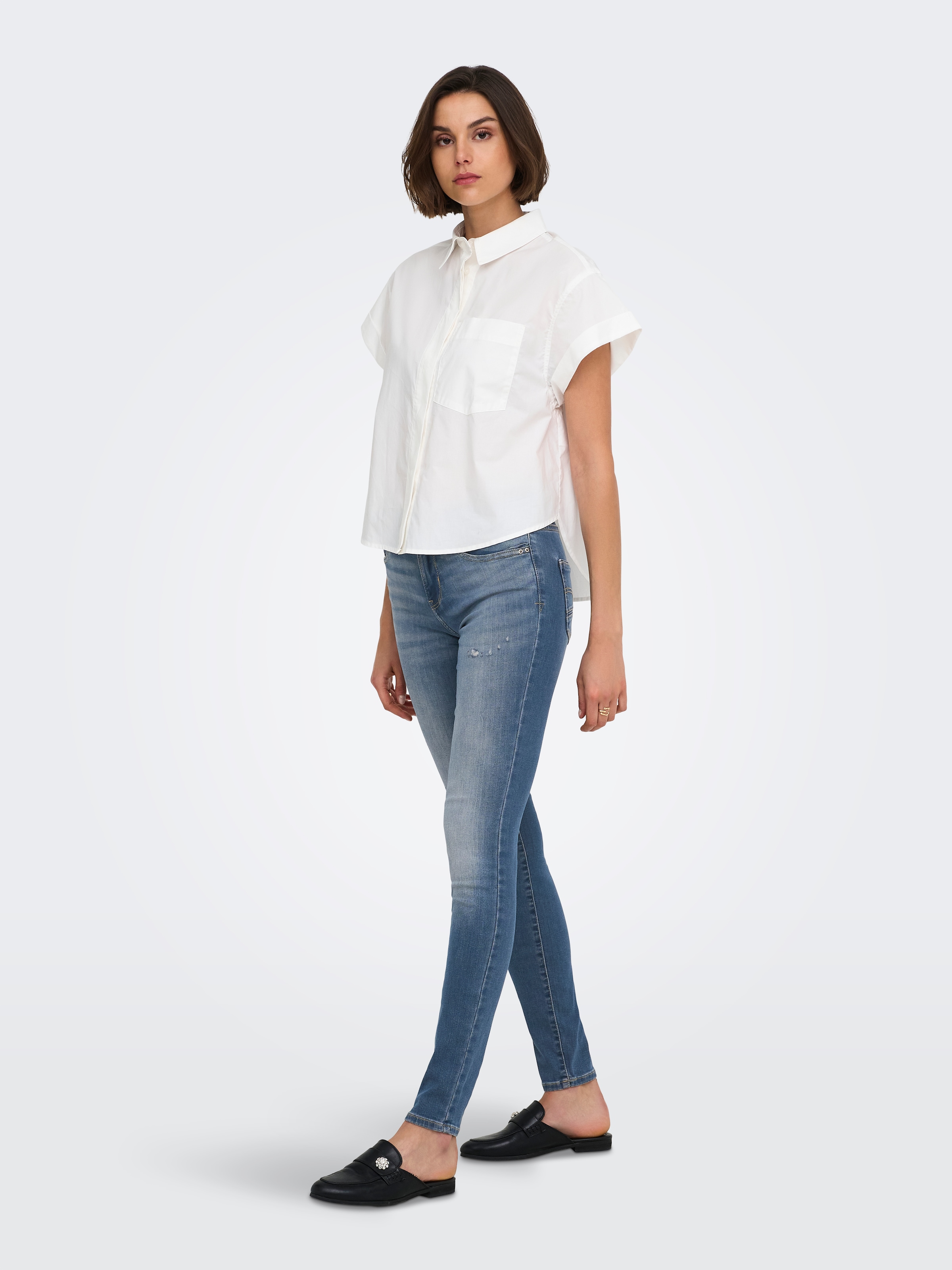 ONLY Skinny-fit-Jeans »ONLBLUSH MW SK DET DES BACK EMB DNM« Baumwollmischung, Destroyed Details, Stickerei an Gesäßtasche