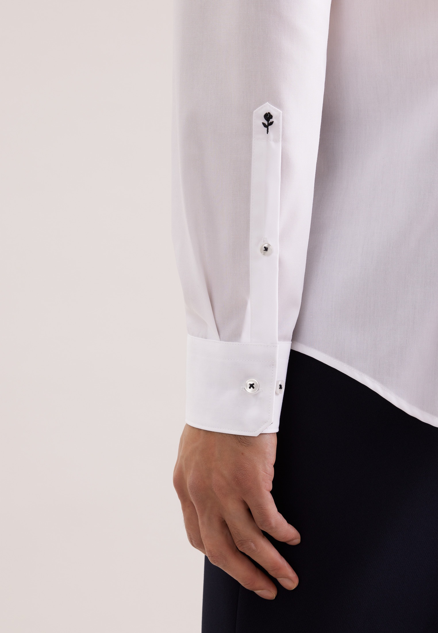 Businesshemd SEIDENSTICKER "Schwarze Rose", Herren, Gr. L (42), normale Ärmellängen, weiß, 100% Baumwolle, unifarben, tailored fit, 2-Knopf-Manschette, Hemden, Shaped 1/1 Kentkragen Uni 3
