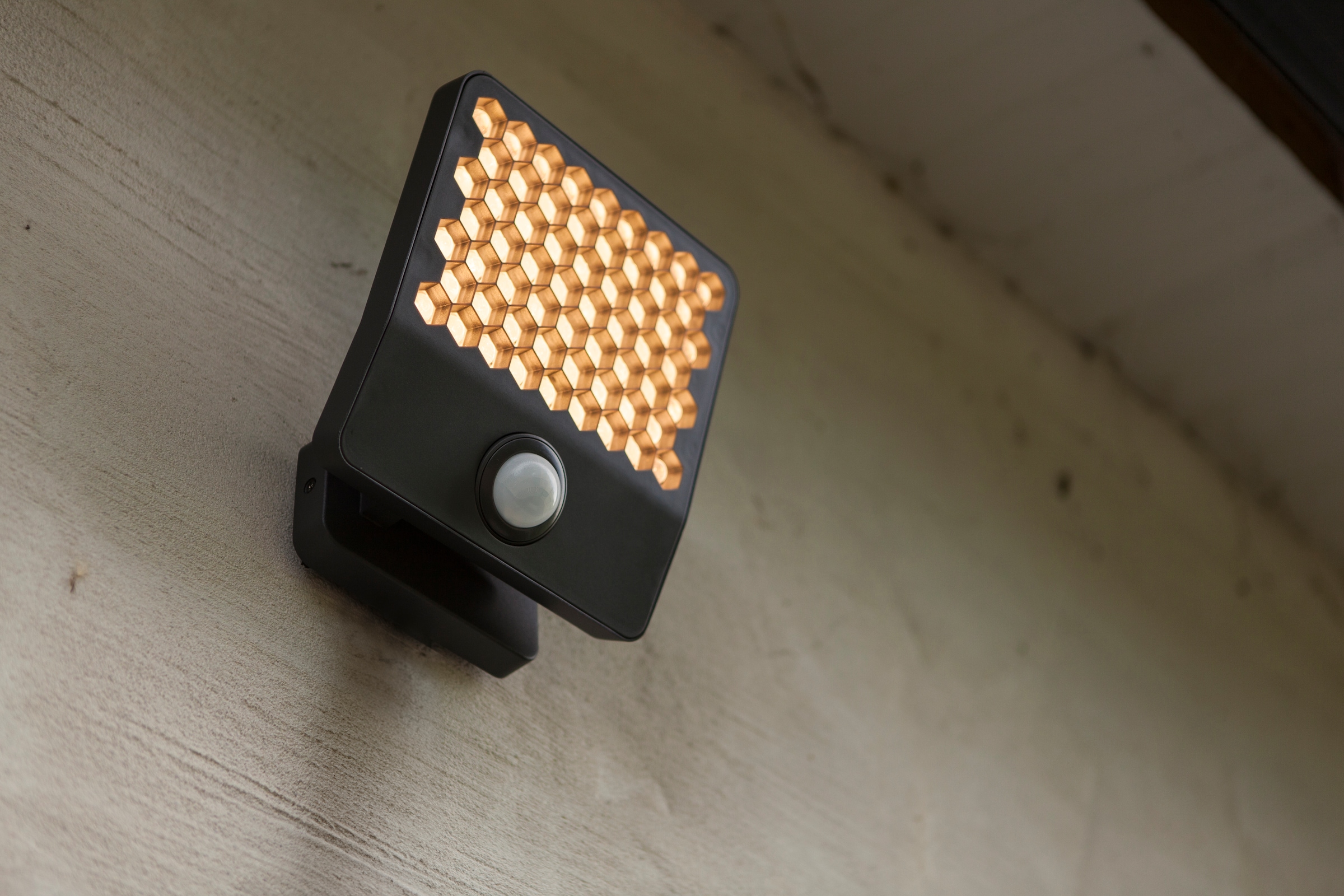 LUTEC LED Außen-Wandleuchte »LED-Aussenwandleuchte ATLANTIS medium«, 1 flammig, Leuchtmittel LED-Board | LED fest integriert, mit Sensor, schwenkbar