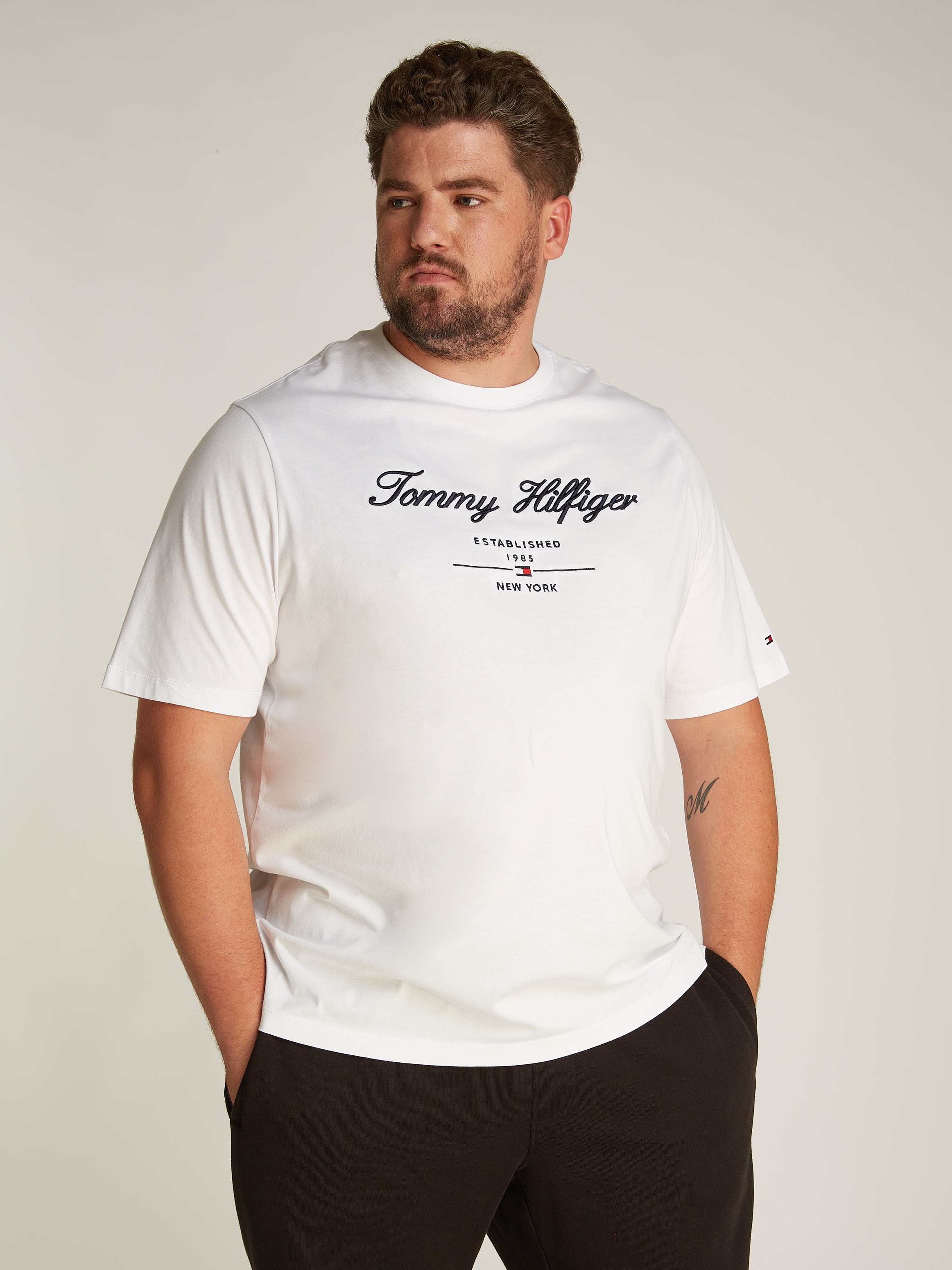 Tommy Hilfiger Big & Tall Rundhalsshirt "BT-SCRIPT LOGO TEE-B", in Großen Größen, Logostickerei