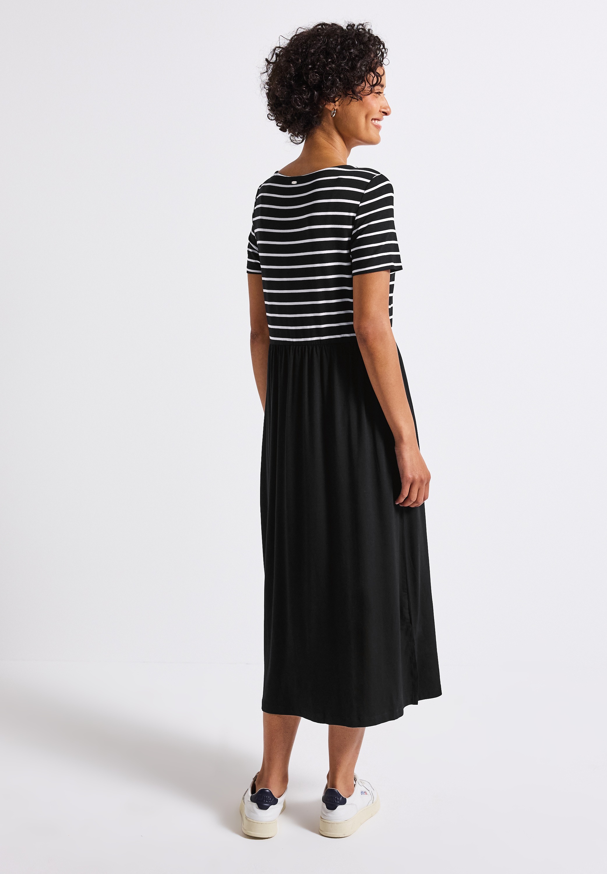 STREET ONE Midikleid, mit Rundhalsausschnitt günstig online kaufen