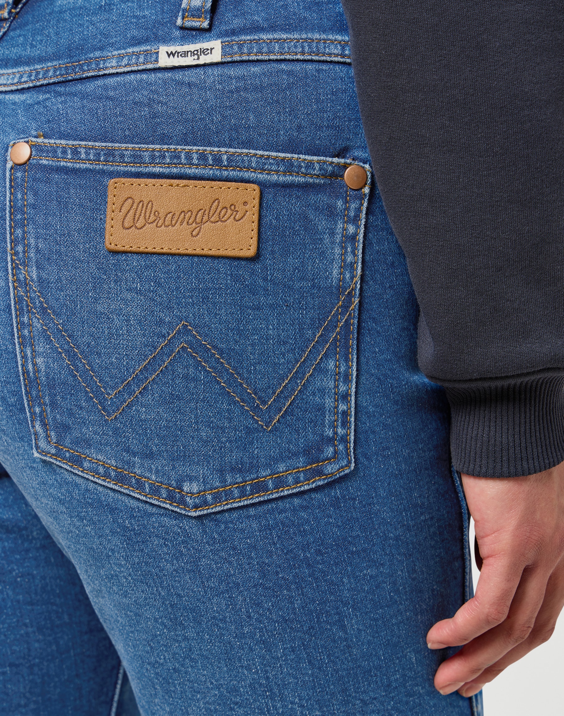 Wrangler 5-Pocket-Jeans, mit kontrastfarbenen Nähten