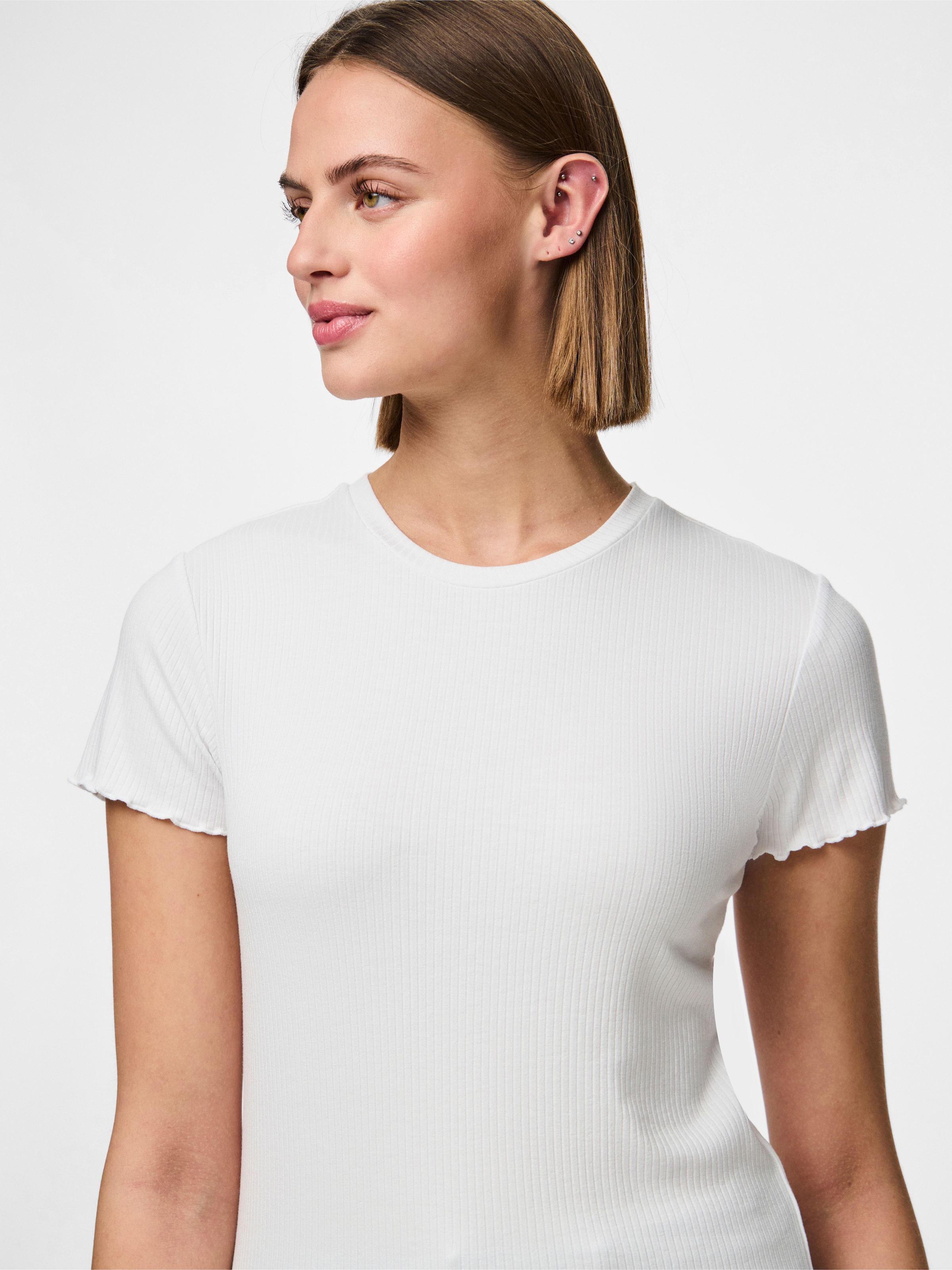 pieces Kurzarmshirt »PCNICCA SS O-NECK  TOP KAC BFD« Viskosemischung, slim fit