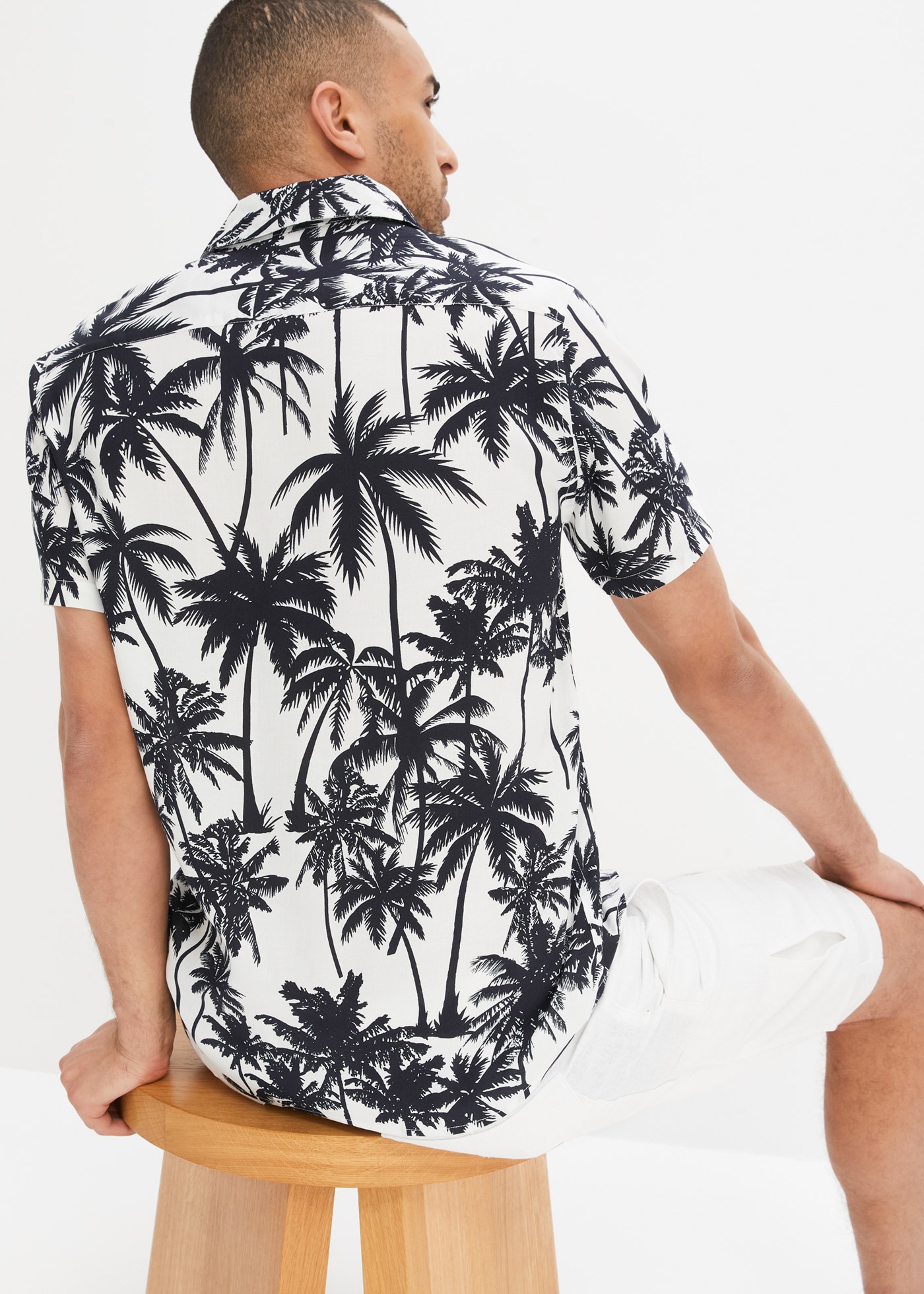 bonprix Kurzarmhemd "Kurzarmhemd aus Viskose, Slim Fit" mit All-Over Print günstig online kaufen