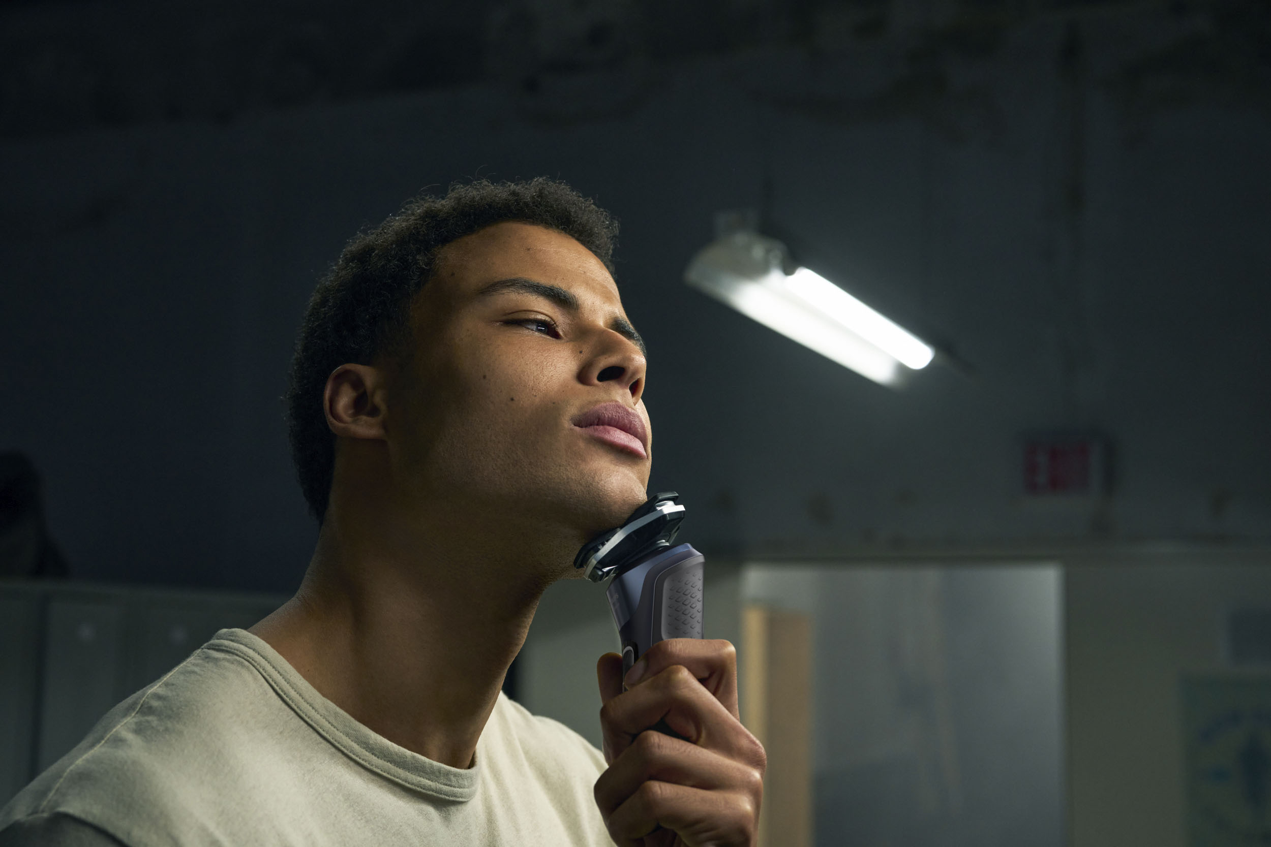 Thumbnail - Philips Elektrorasierer "Shaver Series 5000 S5885/35" ausklappbarer Präzisionstrimmer Etui, Ladestand, mit SkinIQ Techno...