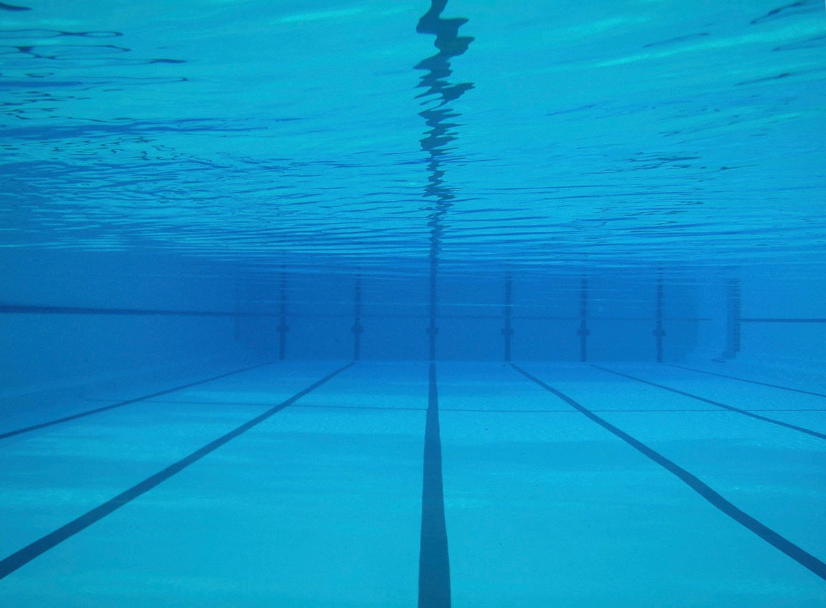 Papermoon Fototapete »Schwimmbecken«