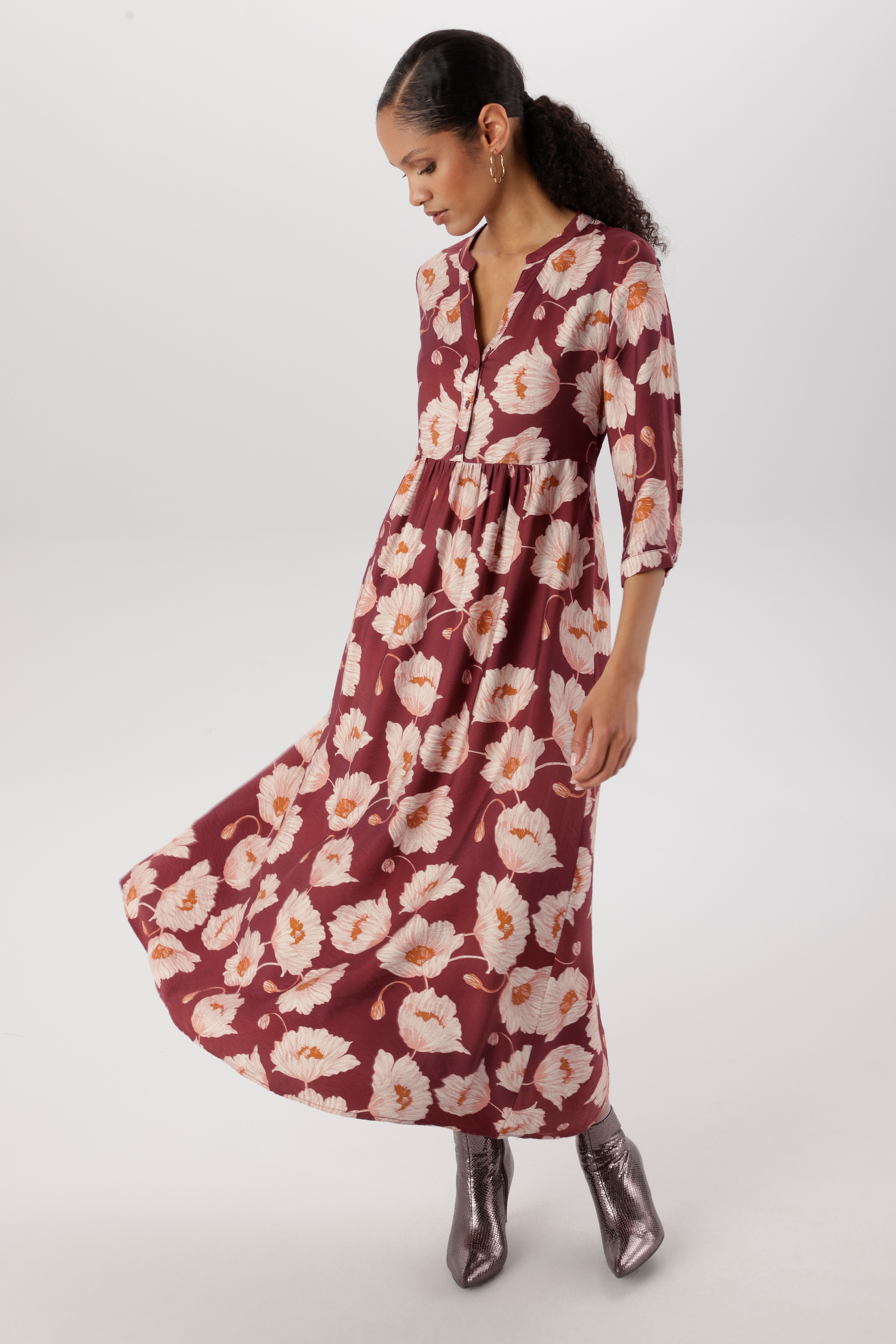 Aniston SELECTED Maxikleid fantasievolle und malerische Blütenmusterung - NEUE KOLLEKTION