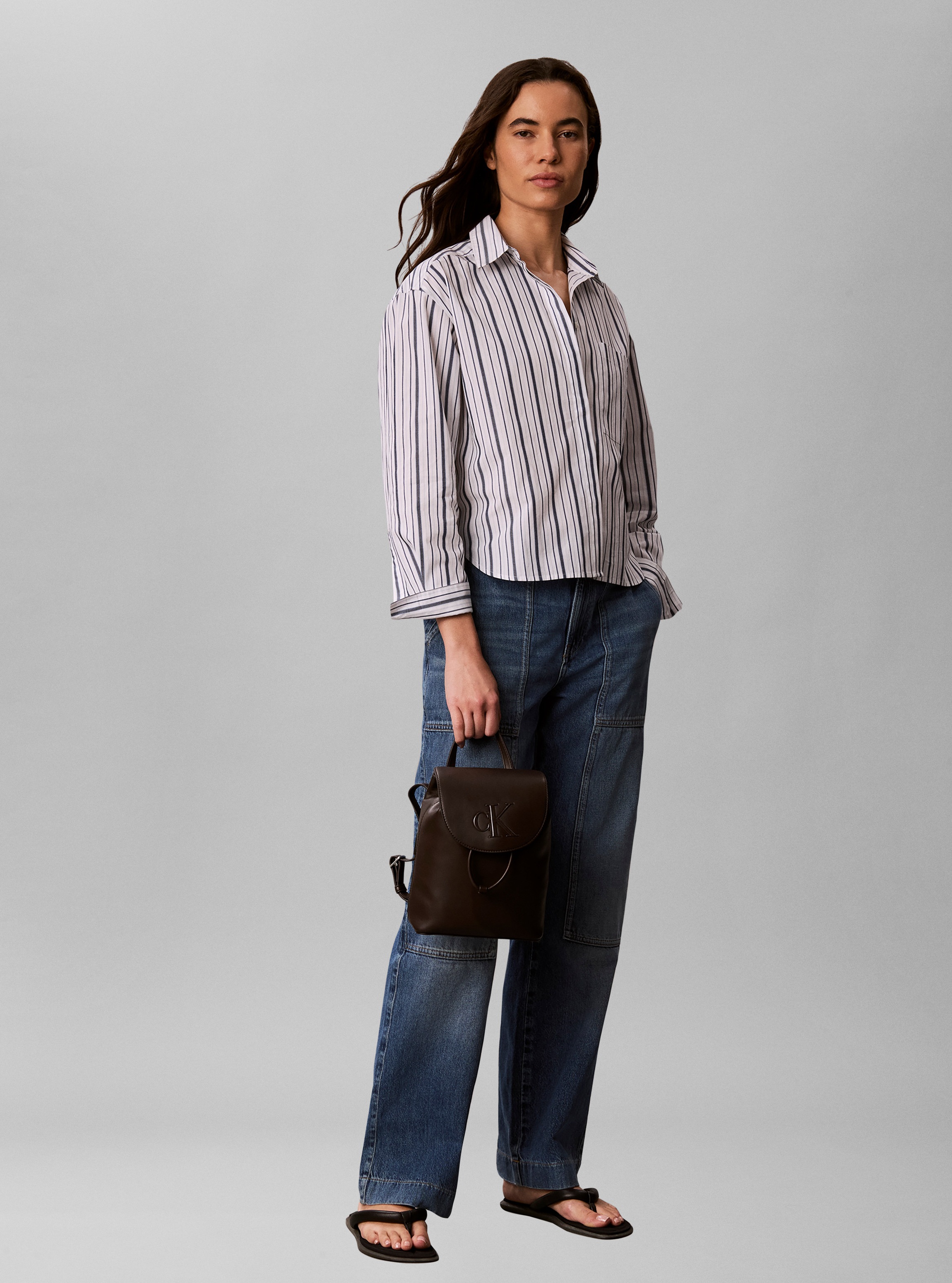 Calvin Klein Cityrucksack »BOLD CK FLAP MINI BACKPACK« Mini Rucksack, Kordelzug, Freizeitrucksack mit CK-Logo