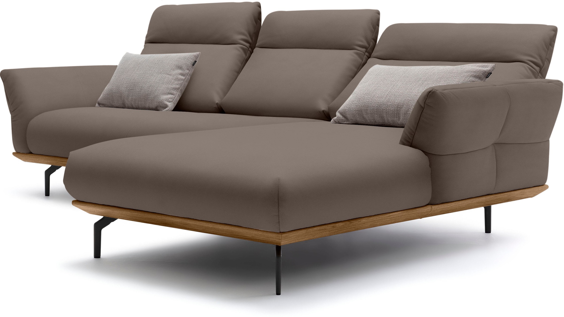 Creation BY ROLF BENZ Ecksofa »CR.460«, Sockel in Nussbaum, Winkelfüße in Umbragrau, Breite 298 cm