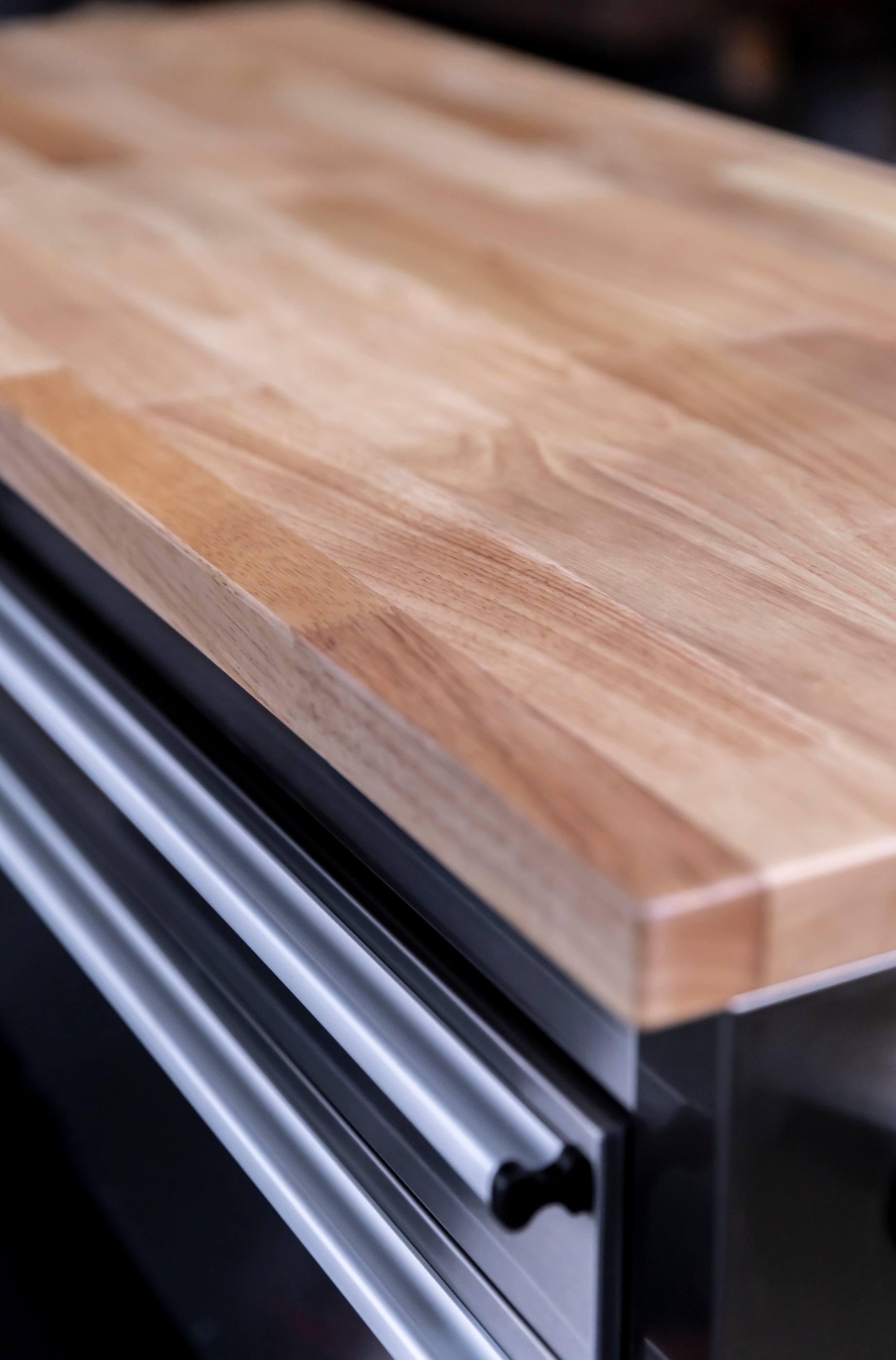 ONDIS24 Werkstattwagen »Werkzeugwagen aus Edelstahl mit 15 Schubladen« fahrbar, kugelgelagerten Schubladen, abschließbar, Massivholzplatte