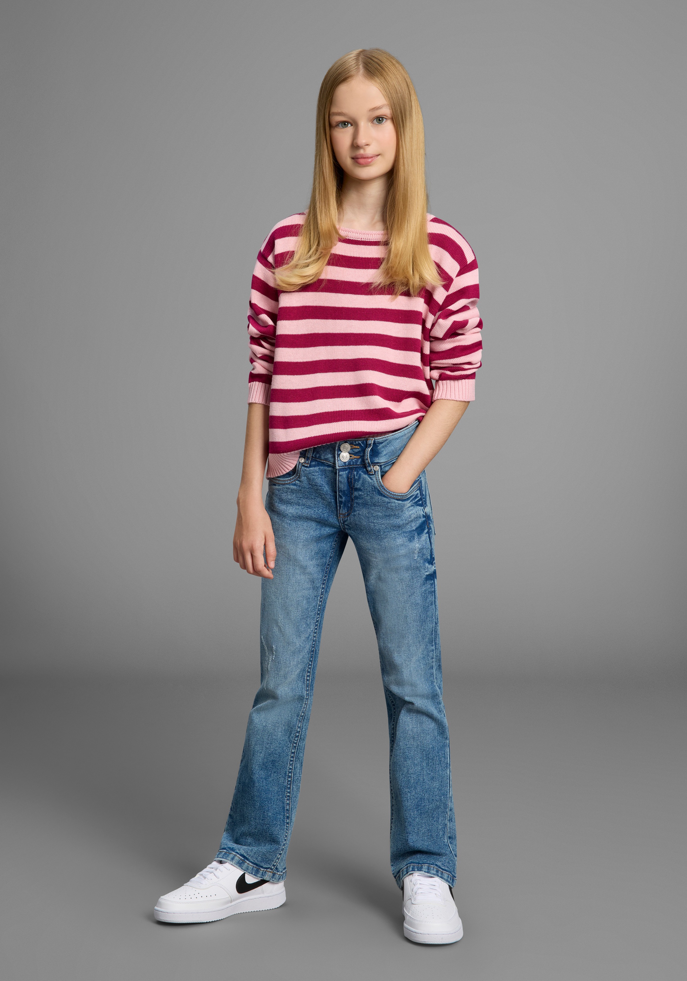 KangaROOS Bootcut-Jeans "Stretchjeans von KangaROOS in Boot Cut Form, mit Po-Ziernähten" Modische Jeans mit Ziernähten auf Po-Tasche, in authentischer Waschung