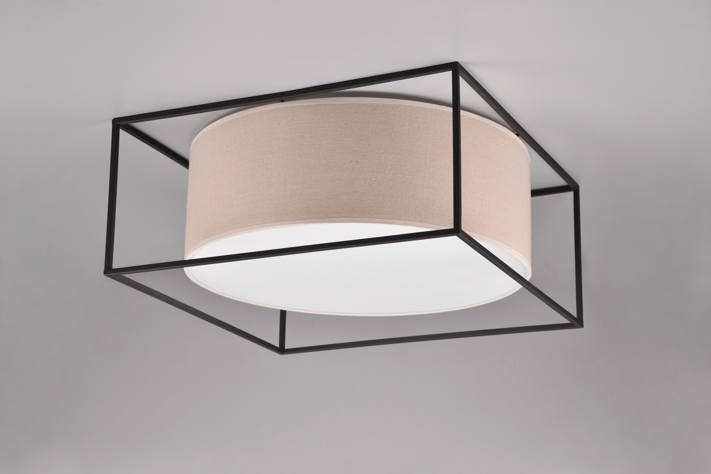 TRIO Leuchten Deckenleuchte »ROSS, 3-flammige Deckenlampe mit Stoffschirm 50x50 cm Höhe 22 cm«, 3 flammig, Leuchtmittel E27 | Leuchtmittel wechselbar, Deckenlampe exkl 3x E27 max 25W Metall schwarz Stoffschirm beige