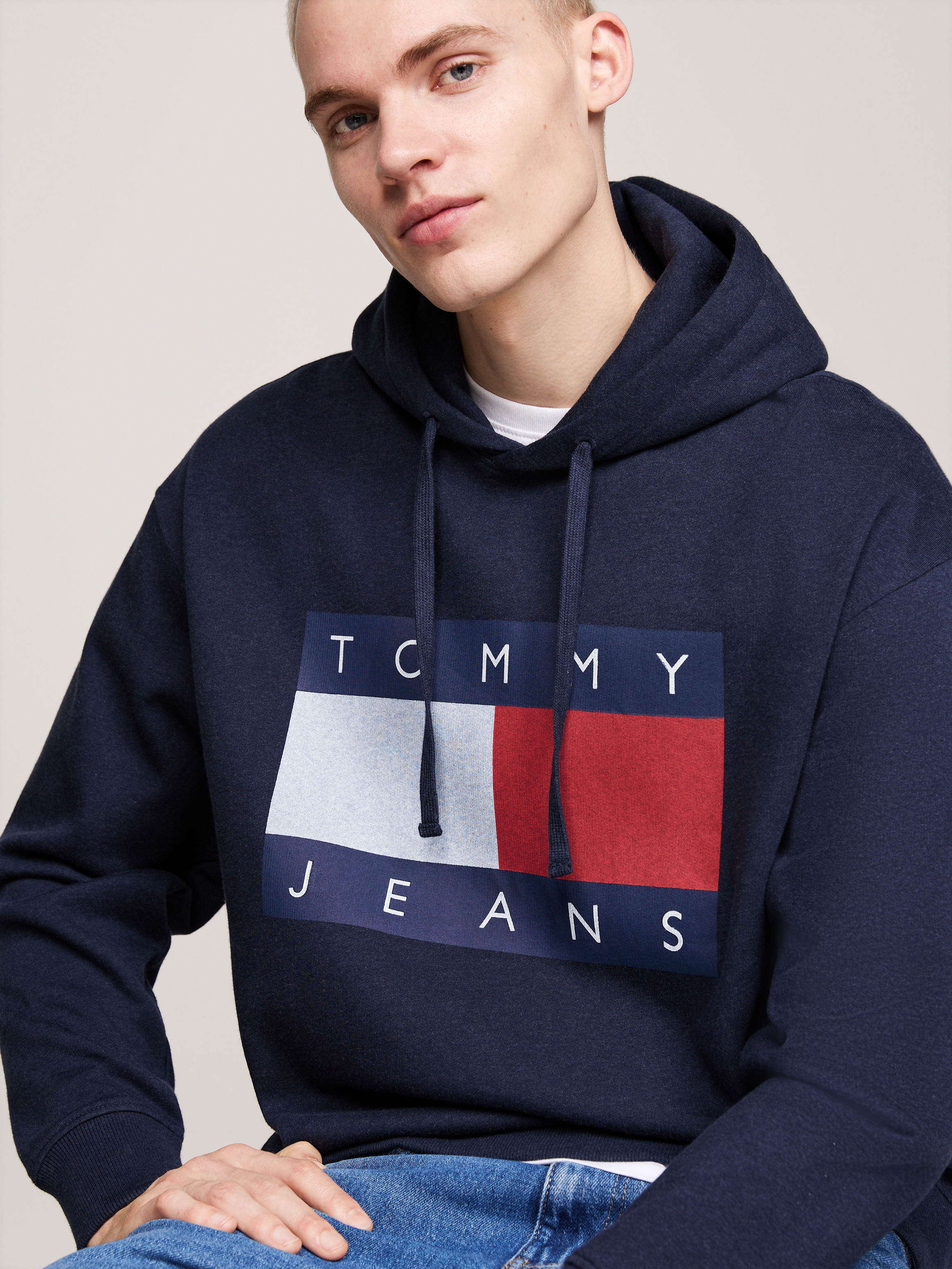 Tommy Jeans Sweatshirt "TJM RLX MELANGE FLAG HOODIE", mit bedruckten Marken günstig online kaufen