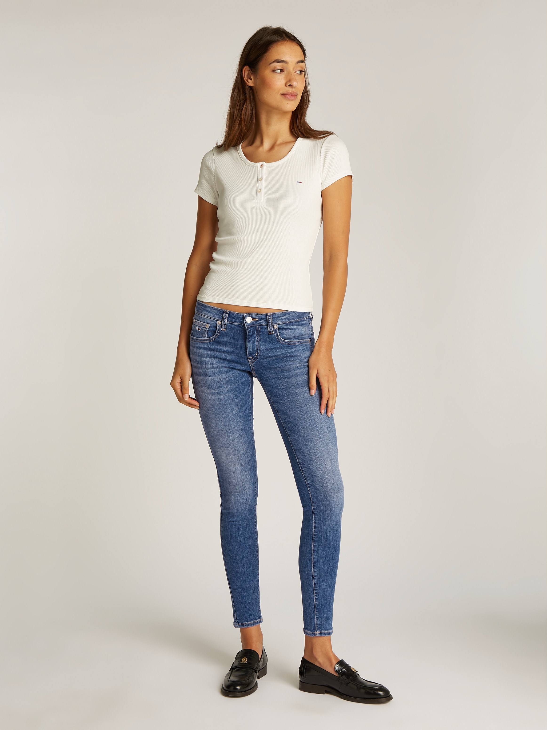 Tommy Jeans Skinny-fit-Jeans »Sophie Low Waist Skinny«, mit Logo-Badge, in Knöchellänge