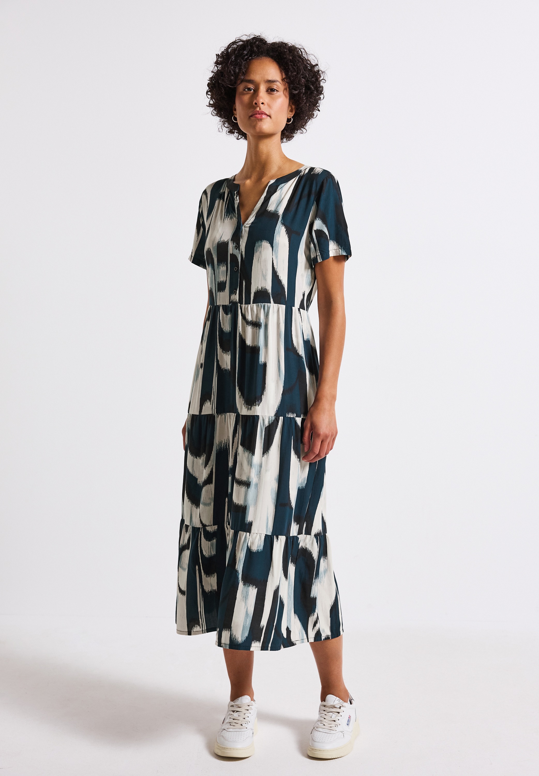 STREET ONE Volantkleid, Sommerkleid mit grafischem Allover-Muster günstig online kaufen