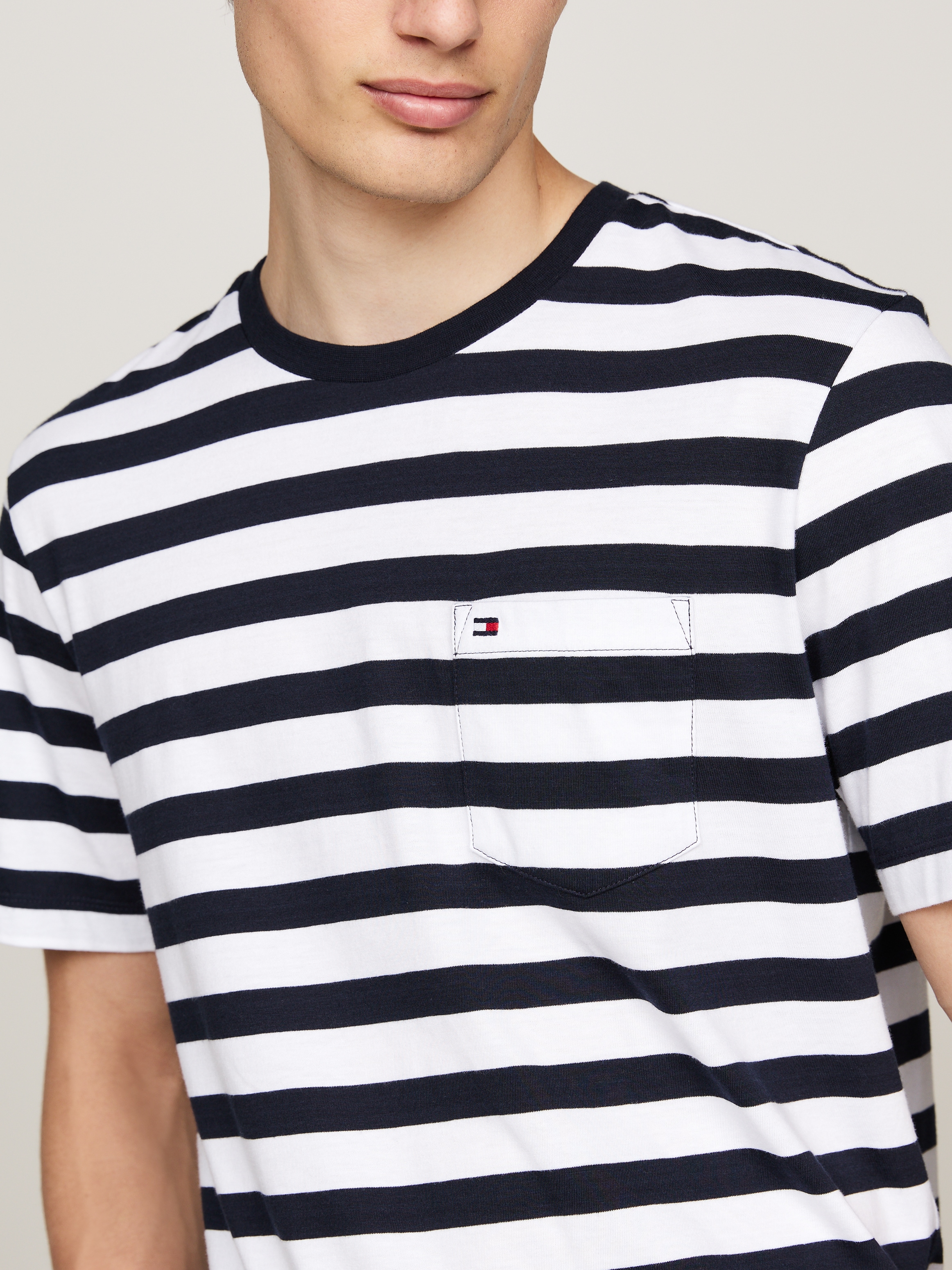 Tommy Hilfiger T-Shirt »ESSENTIAL SOLID POCKET TEE«
