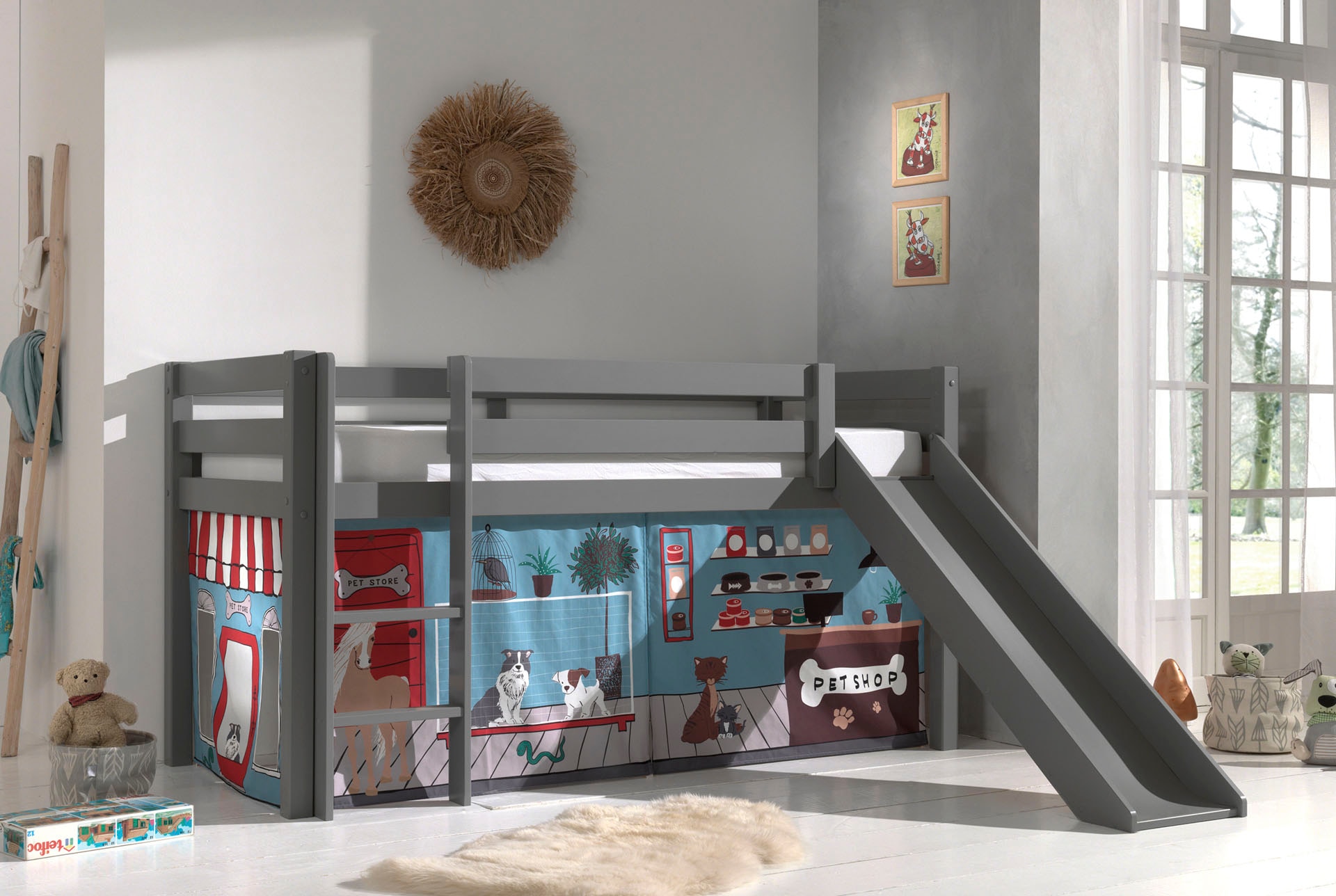 Vipack Spielbett »Pino, Kiefer massiv, mit Rolllattenrost u. Textil-Set, Made in Europe«, (B/H/T ca. 210x114x218cm, mit Absturzschutz, Leiter und Rutsche), verschiedene Textil-Designs und Holzfarben zur Wahl