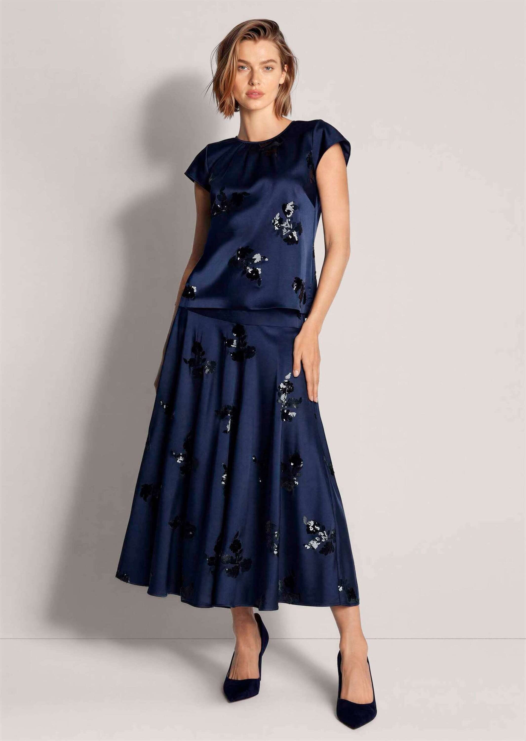 MADELEINE Kurzarmbluse »Bluse Satinbluse mit Paillettenmotiven«