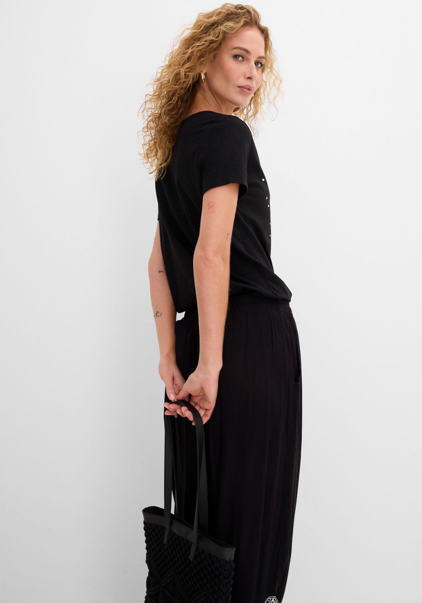 bonprix T-Shirt Oversize-Passform, Kurzarm-Design, aus Baumwolle